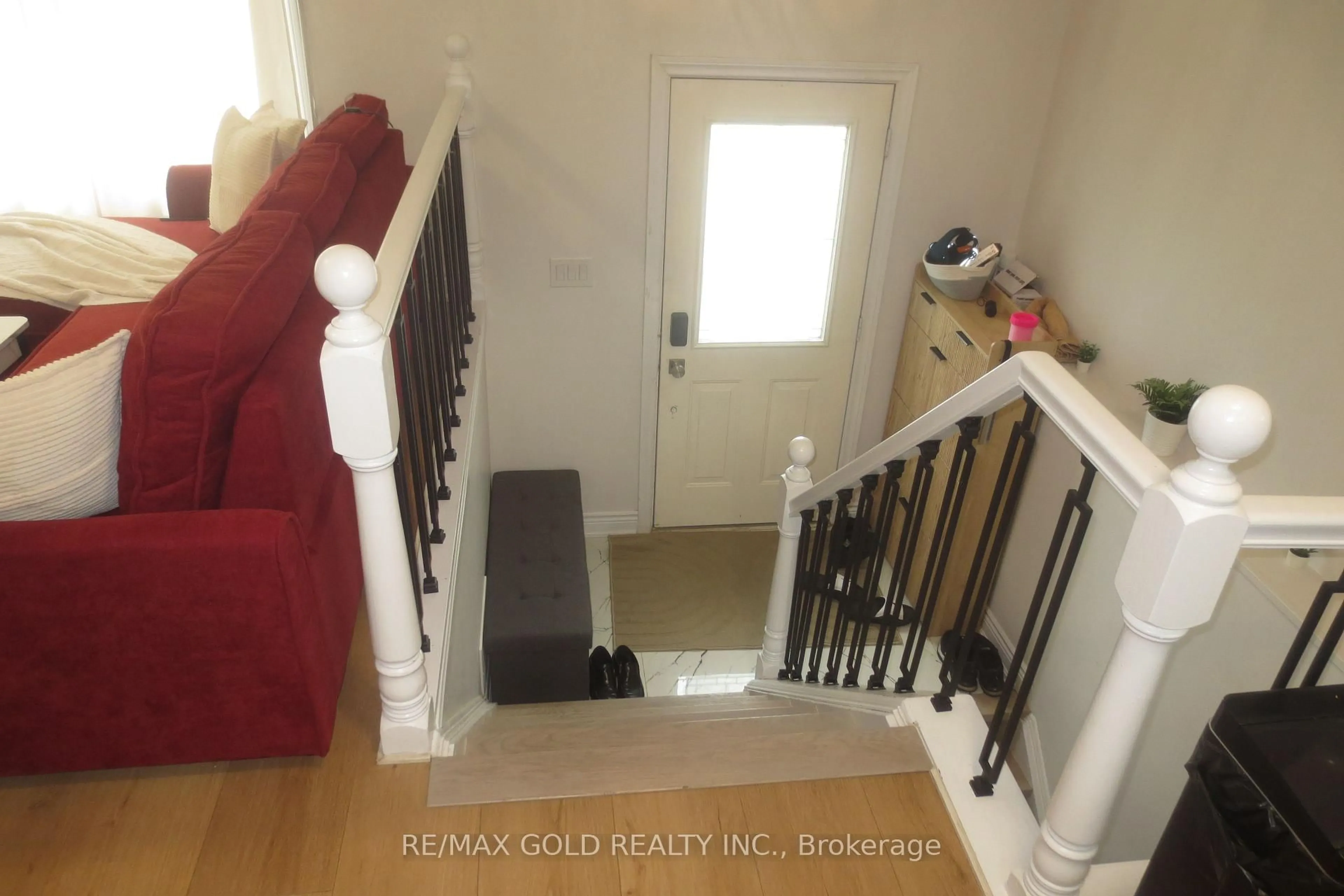 Indoor entryway for 54 Bakersfield Dr, Cambridge Ontario N1R 6X6