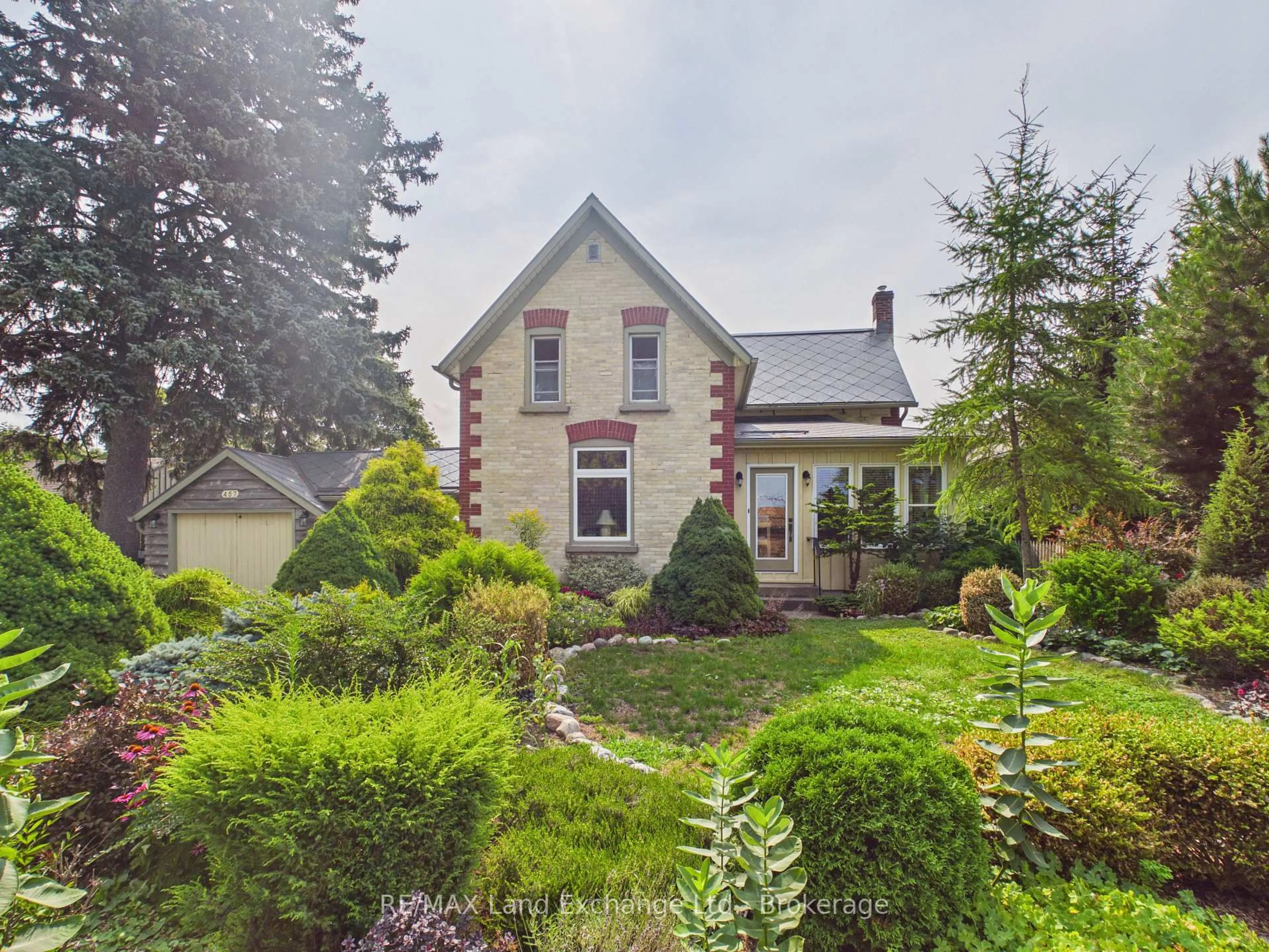 A pic from outside/outdoor area/front of a property/back of a property/a pic from drone, street for 457 Penetangore Row, Kincardine Ontario N2Z 2J7