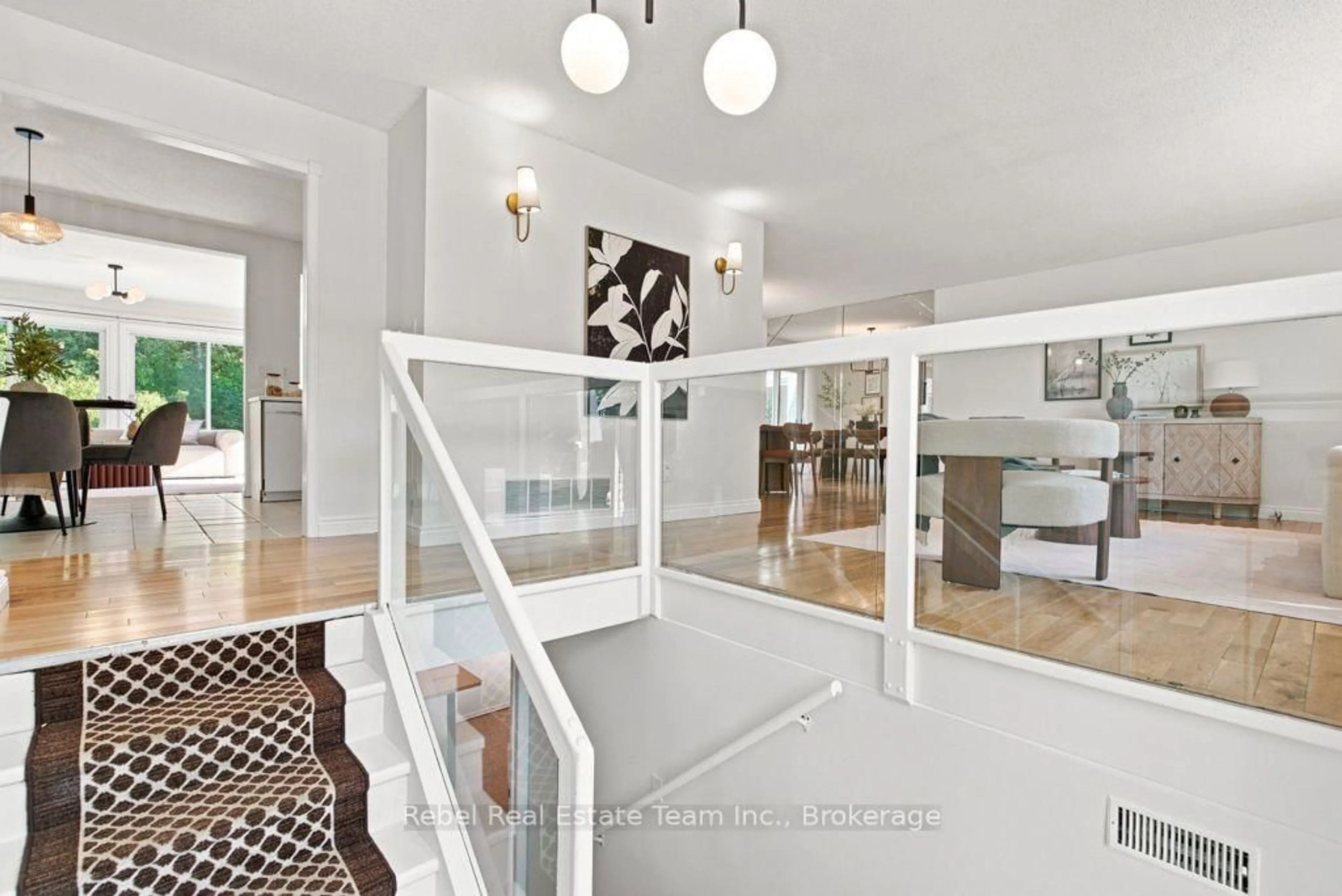 Indoor foyer for 5998 County Rd 65, Port Hope Ontario L1A 3V5