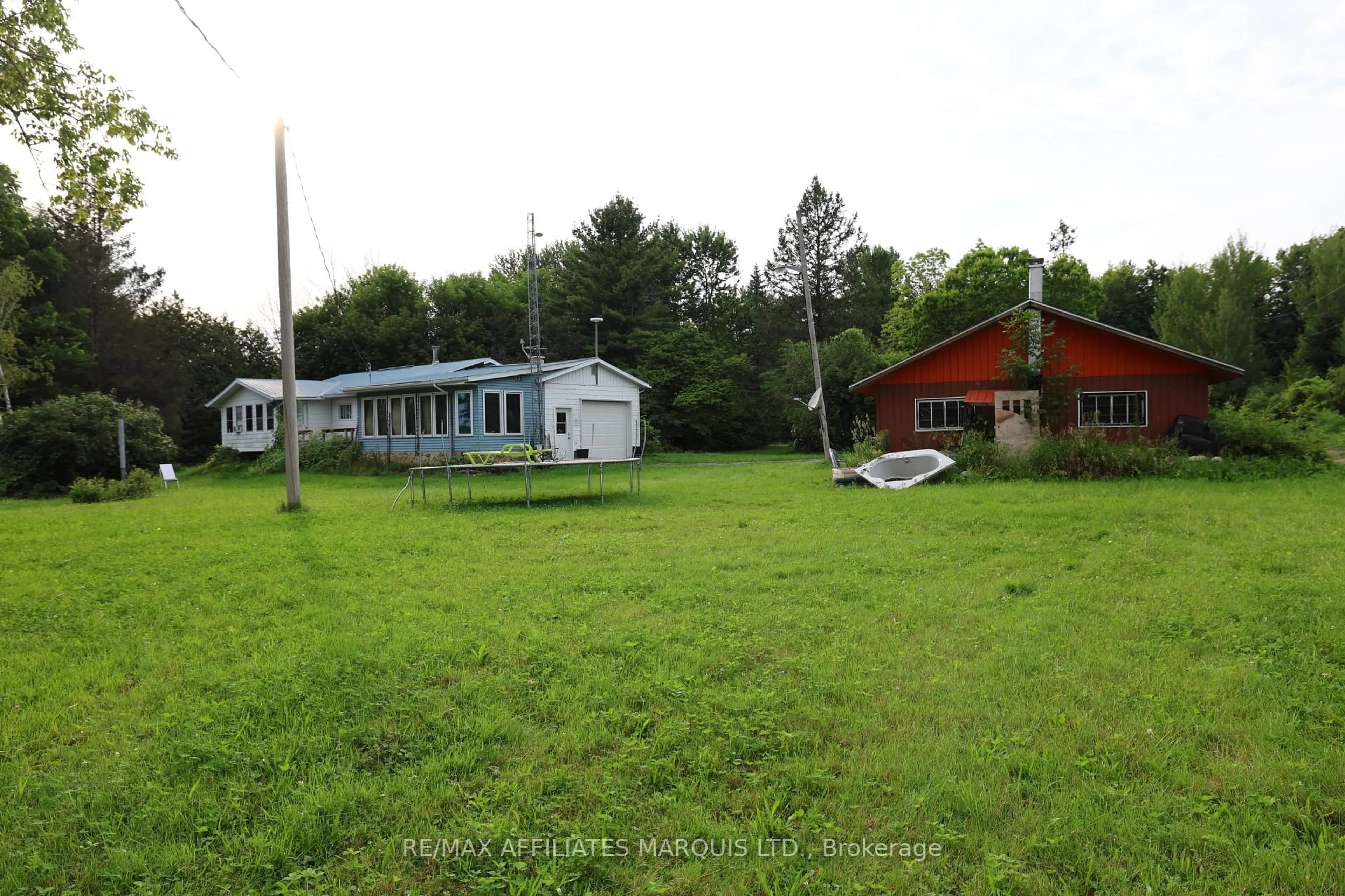 A pic from outside/outdoor area/front of a property/back of a property/a pic from drone, building for 19442 Kenyon Conc 8 Rd, North Glengarry Ontario K0C 1A0