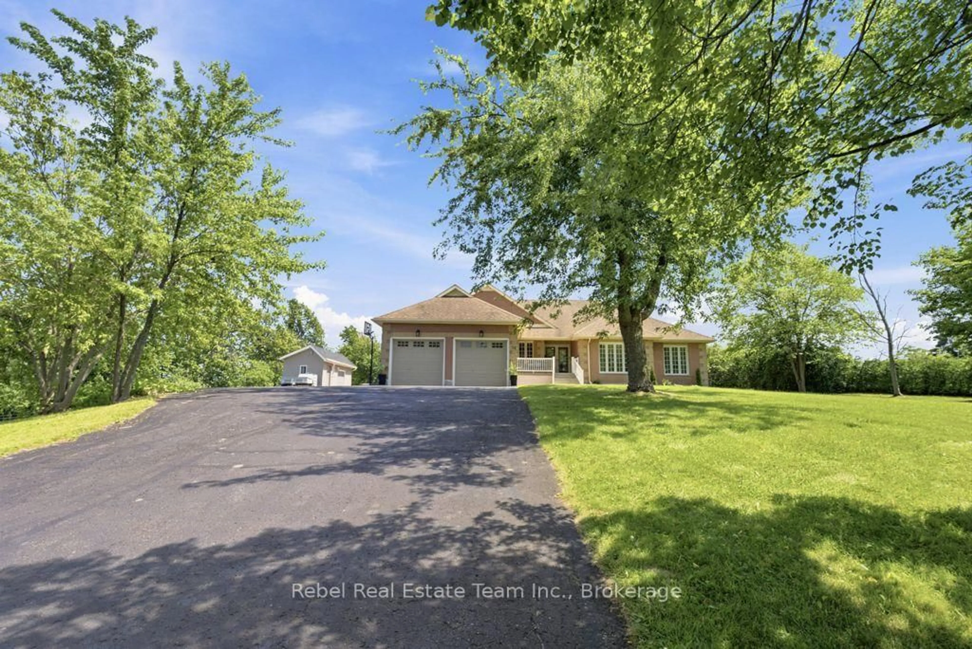A pic from outside/outdoor area/front of a property/back of a property/a pic from drone, street for 36 Valley View Dr, Cavan Monaghan Ontario L0A 1G0