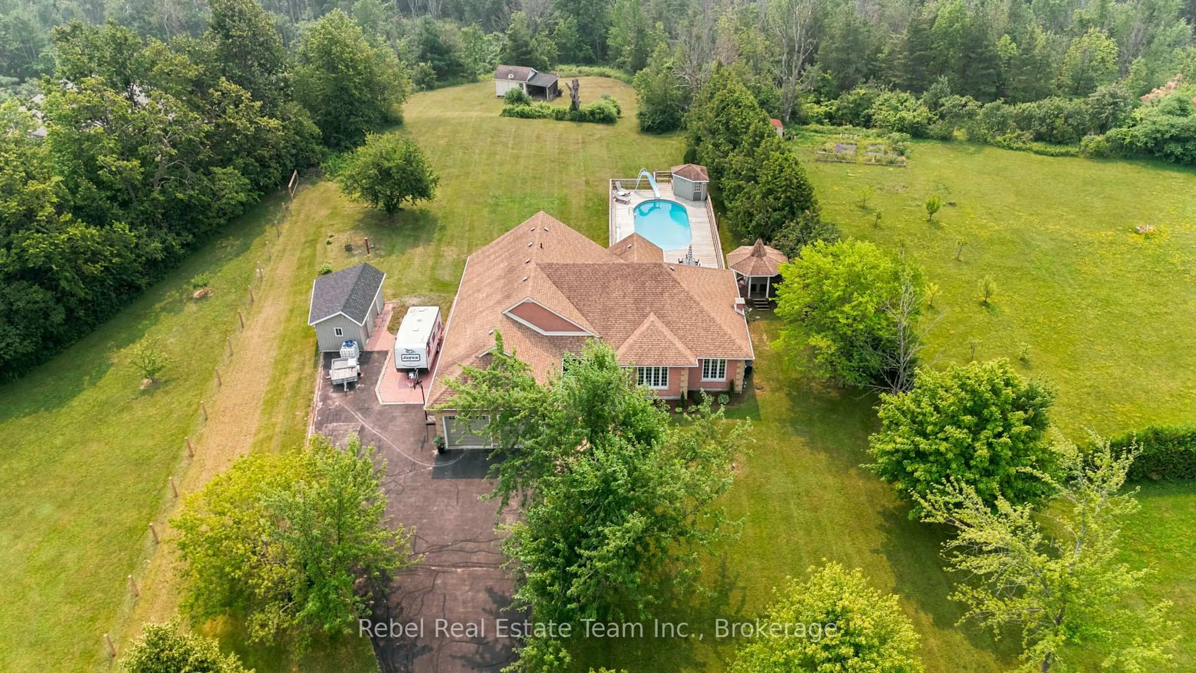A pic from outside/outdoor area/front of a property/back of a property/a pic from drone, water/lake/river/ocean view for 36 Valley View Dr, Cavan Monaghan Ontario L0A 1G0