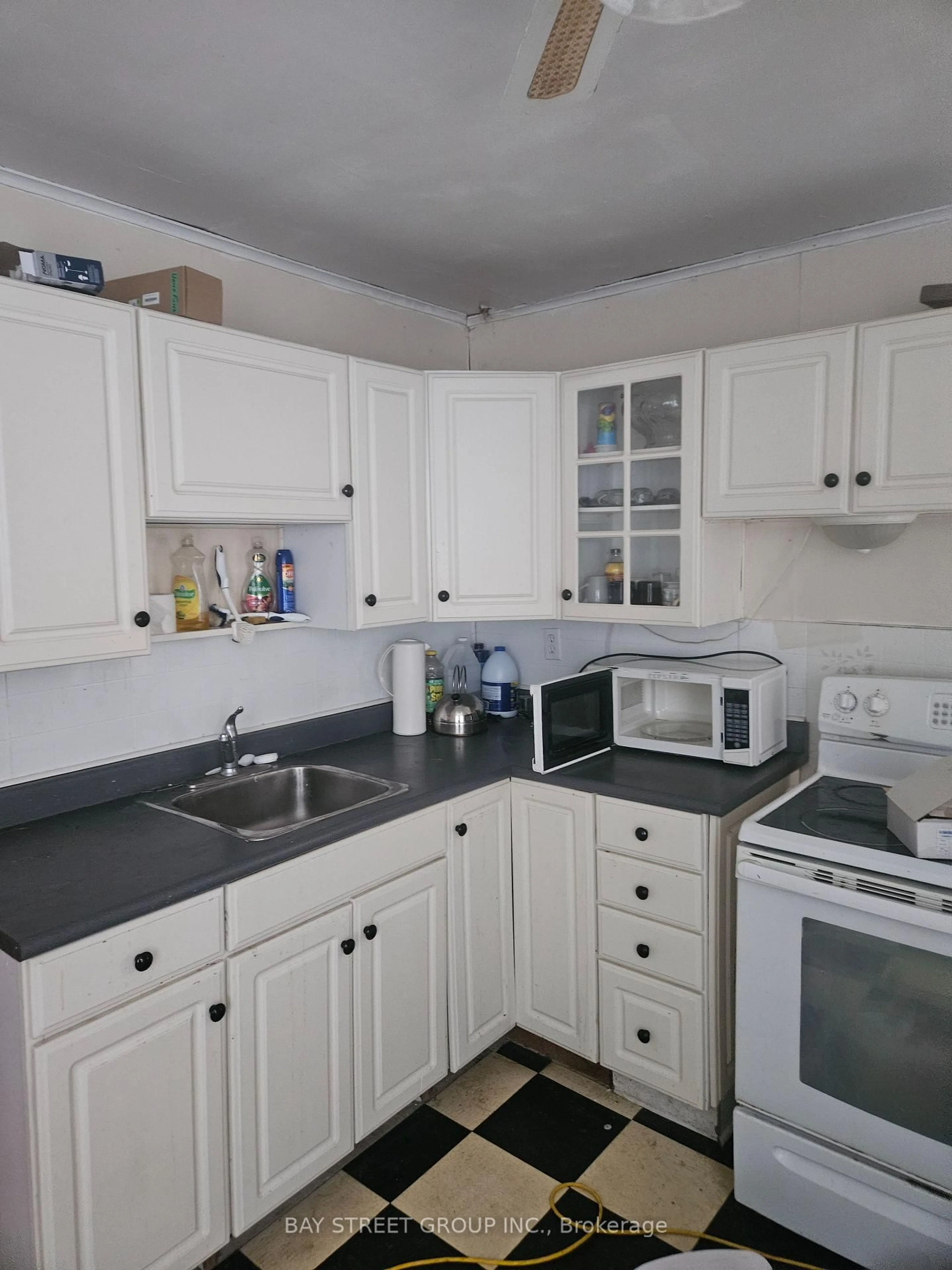 Standard kitchen, unknown for 150 DRIVE-IN Cres, Georgian Bluffs Ontario N4K 5N7