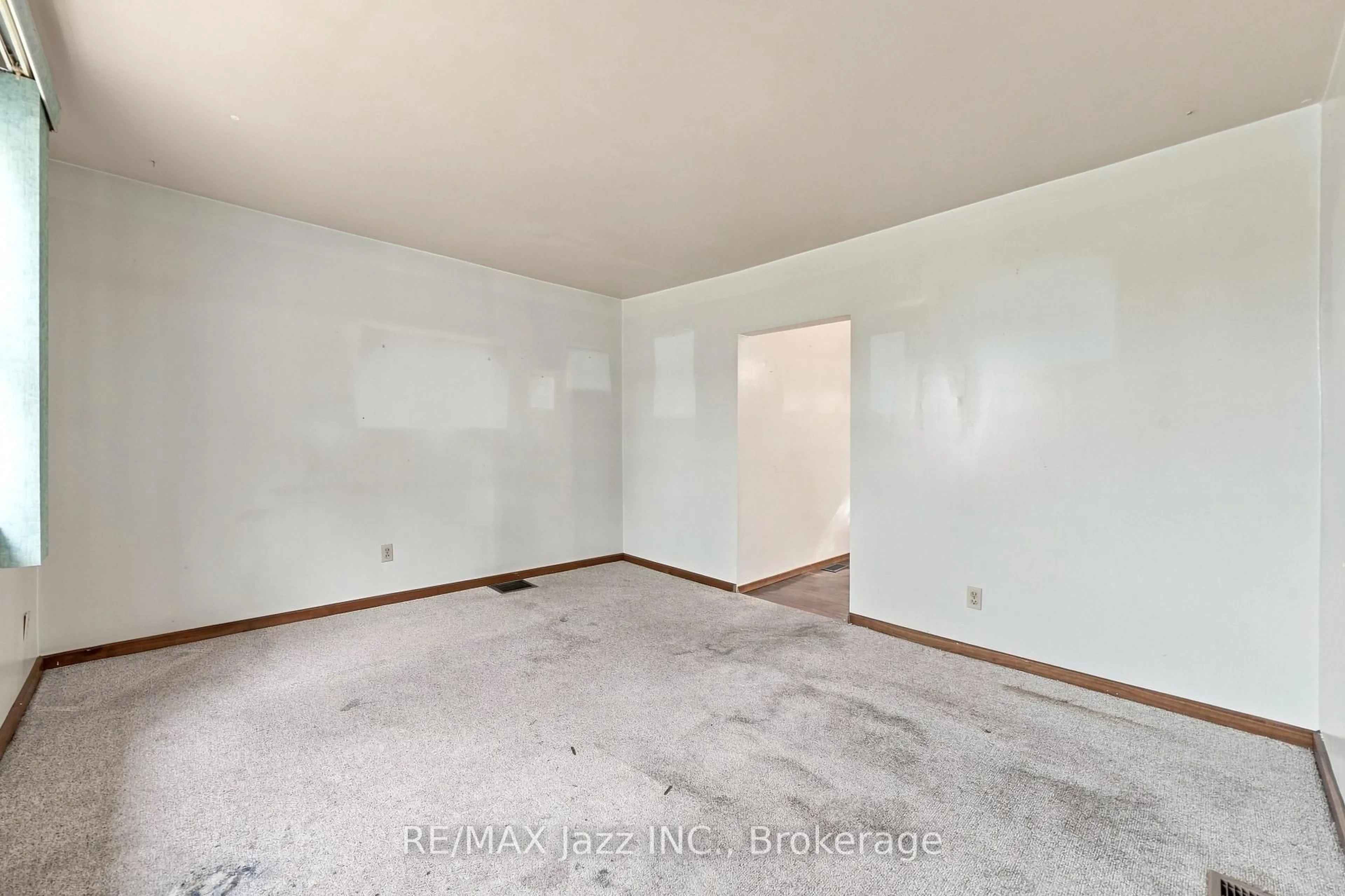 A pic of a room for 119 West St, Belleville Ontario K8N 4X8
