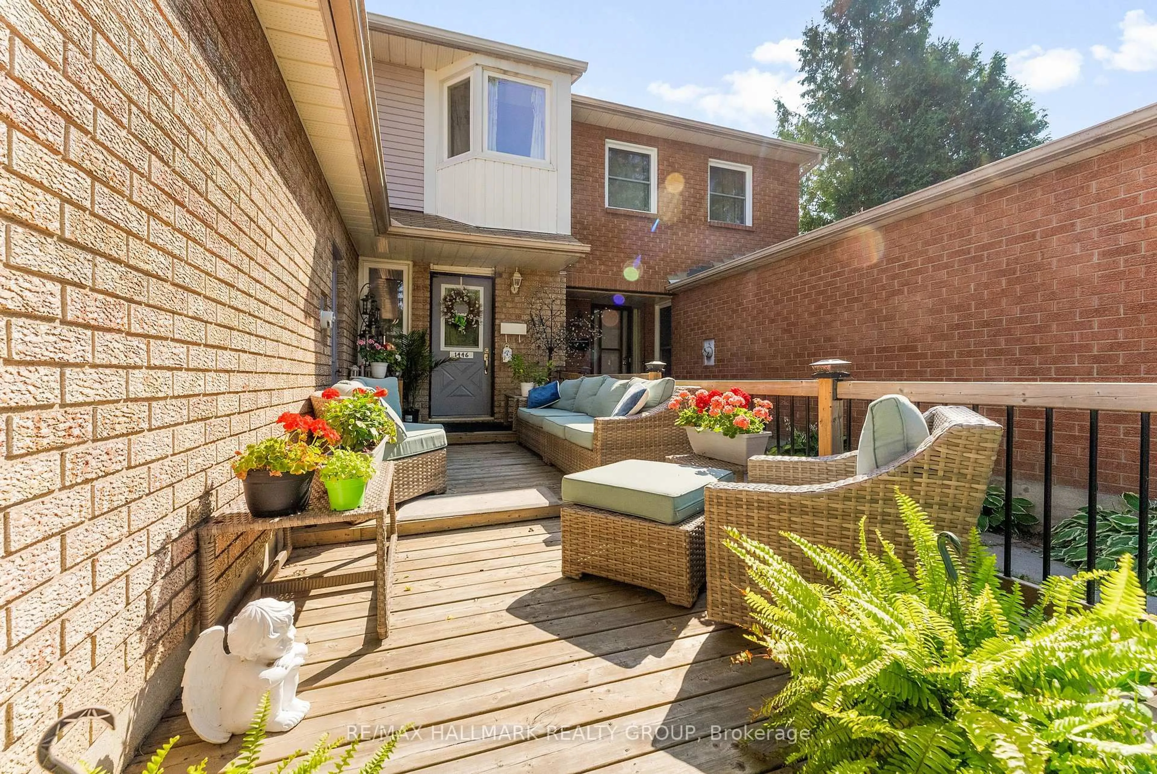 Patio, street for 1446 Deavy Way, Ottawa Ontario K1E 2W8