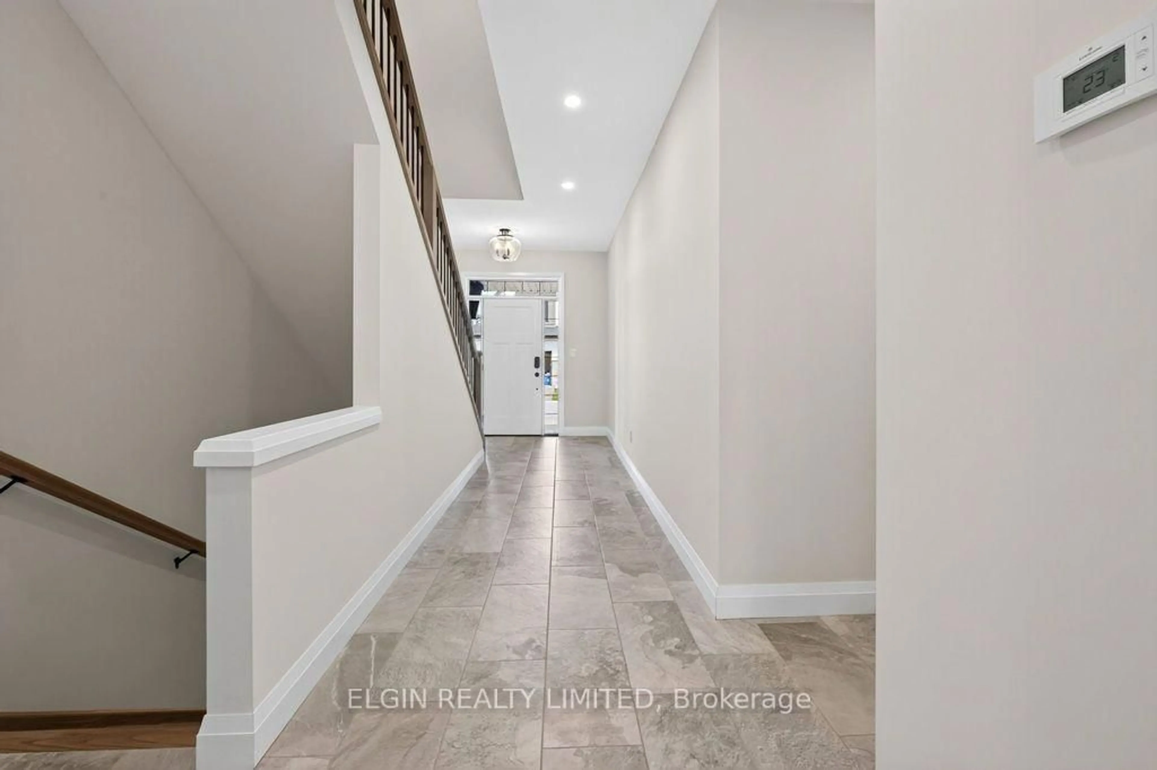 Indoor entryway for 49 Royal Dornoch Dr #15, St. Thomas Ontario N5R 0P4
