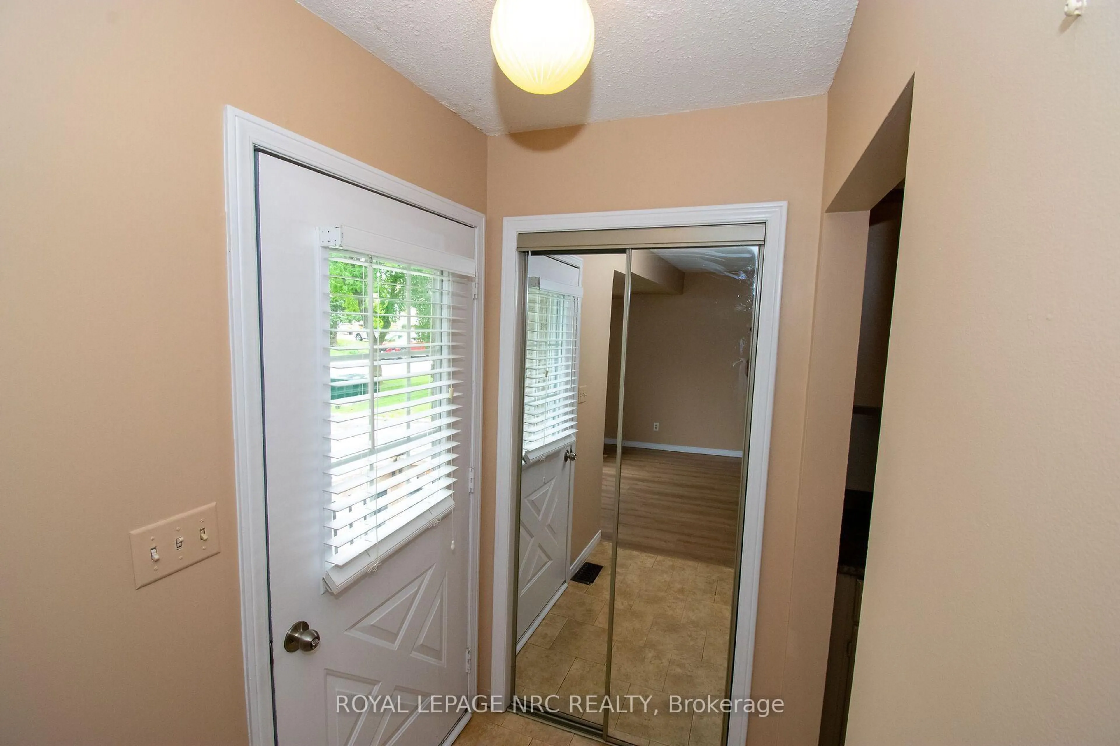 Indoor entryway for 70 Oxford St, St. Catharines Ontario L2P 3T6