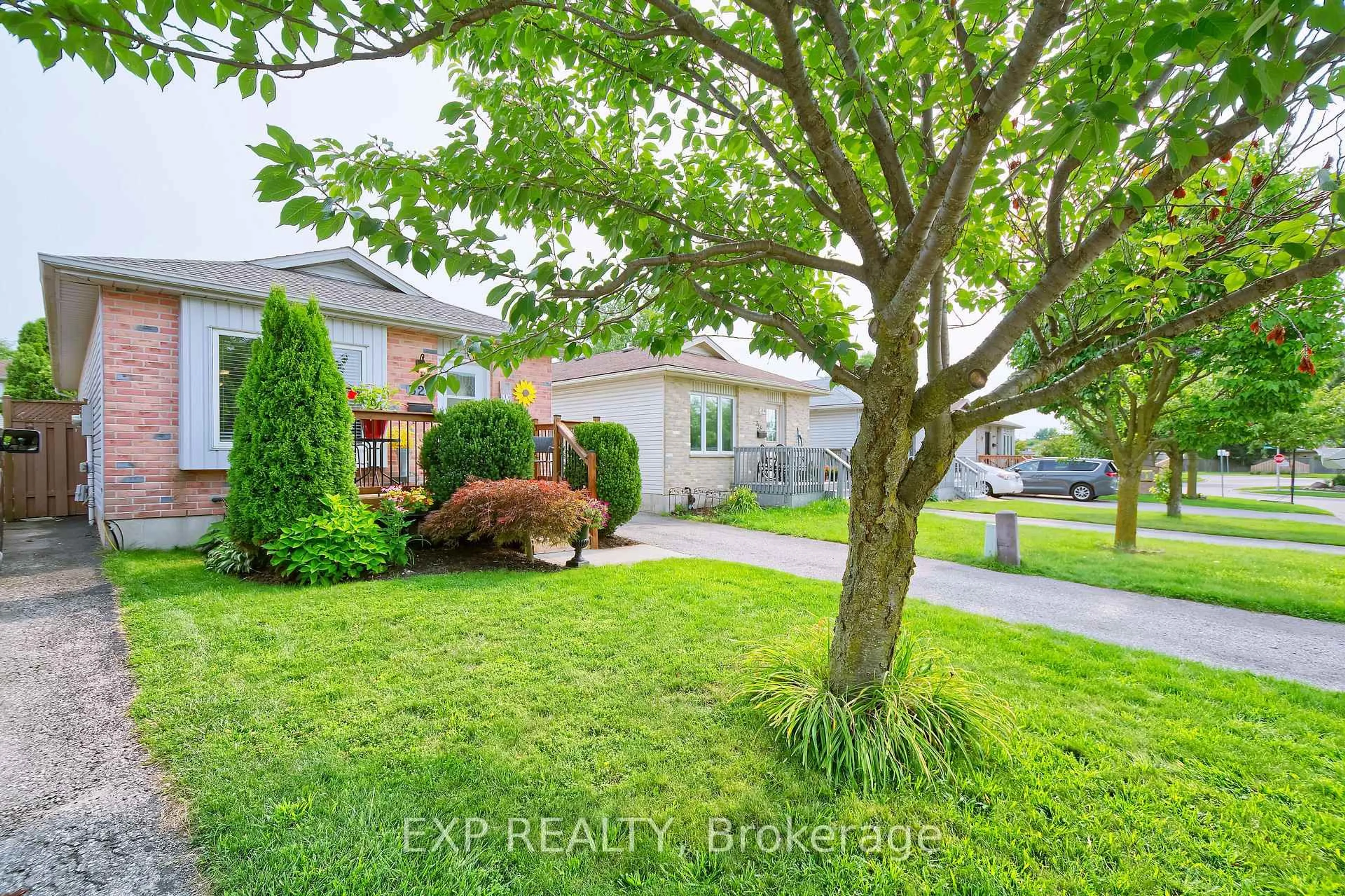 A pic from outside/outdoor area/front of a property/back of a property/a pic from drone, street for 321 Simpson Cres, London East Ontario N5V 2T7