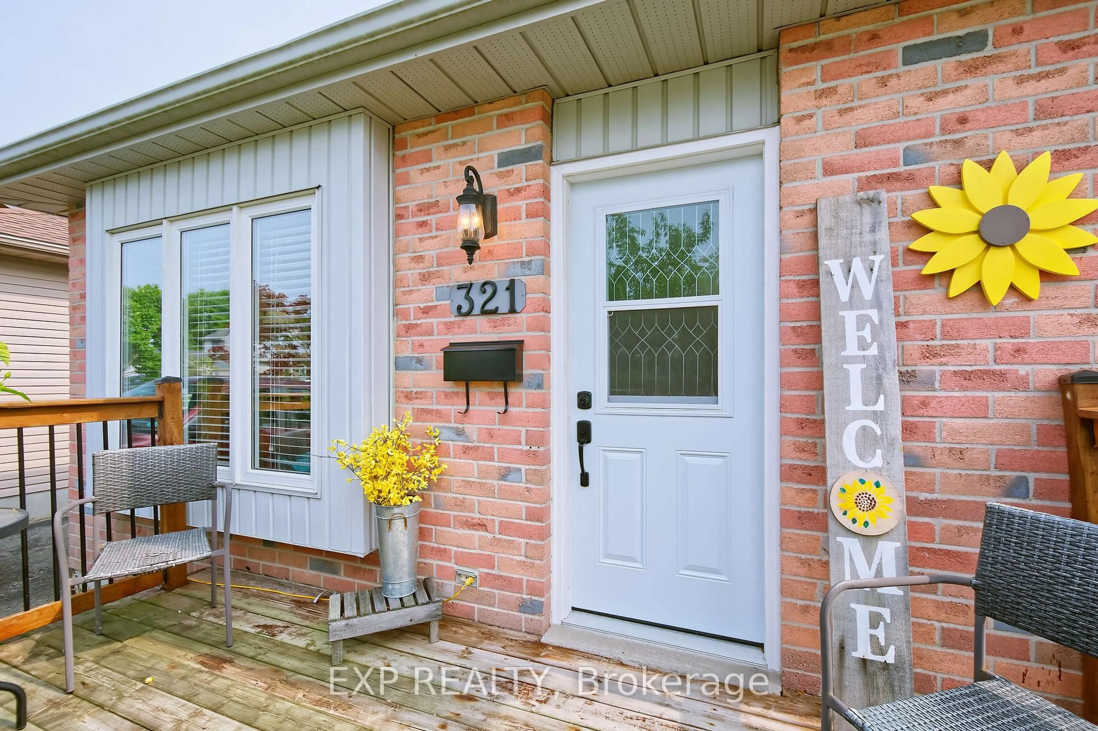 Indoor entryway for 321 Simpson Cres, London East Ontario N5V 2T7
