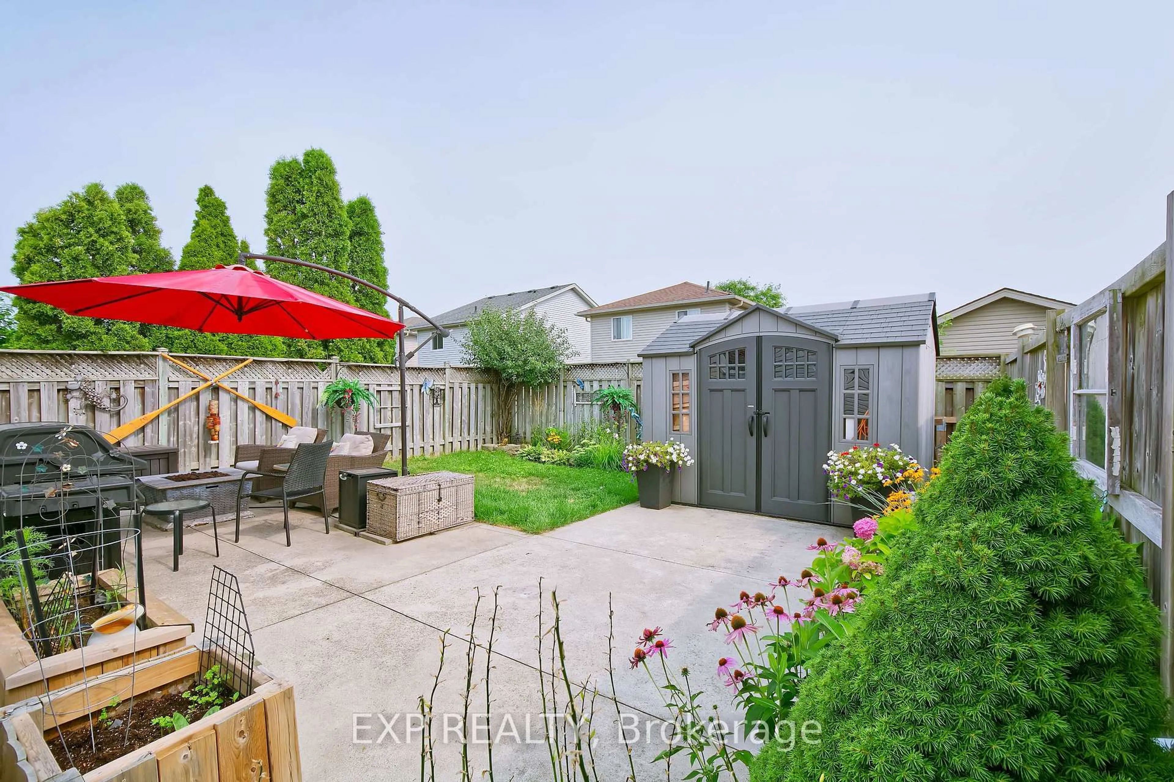 Patio, street for 321 Simpson Cres, London East Ontario N5V 2T7