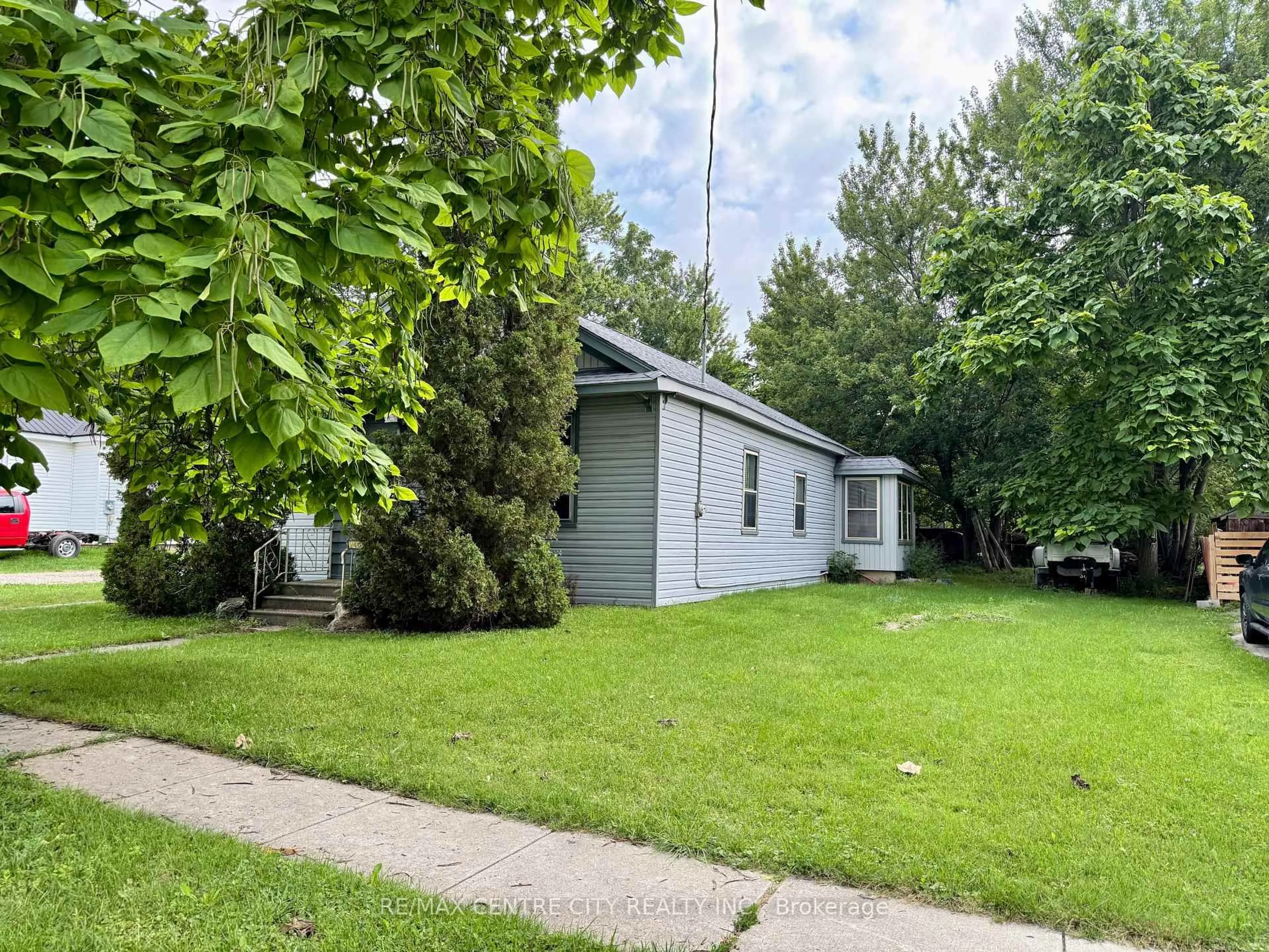 Shed for 240 King St, Lucan Biddulph Ontario N0M 1V0