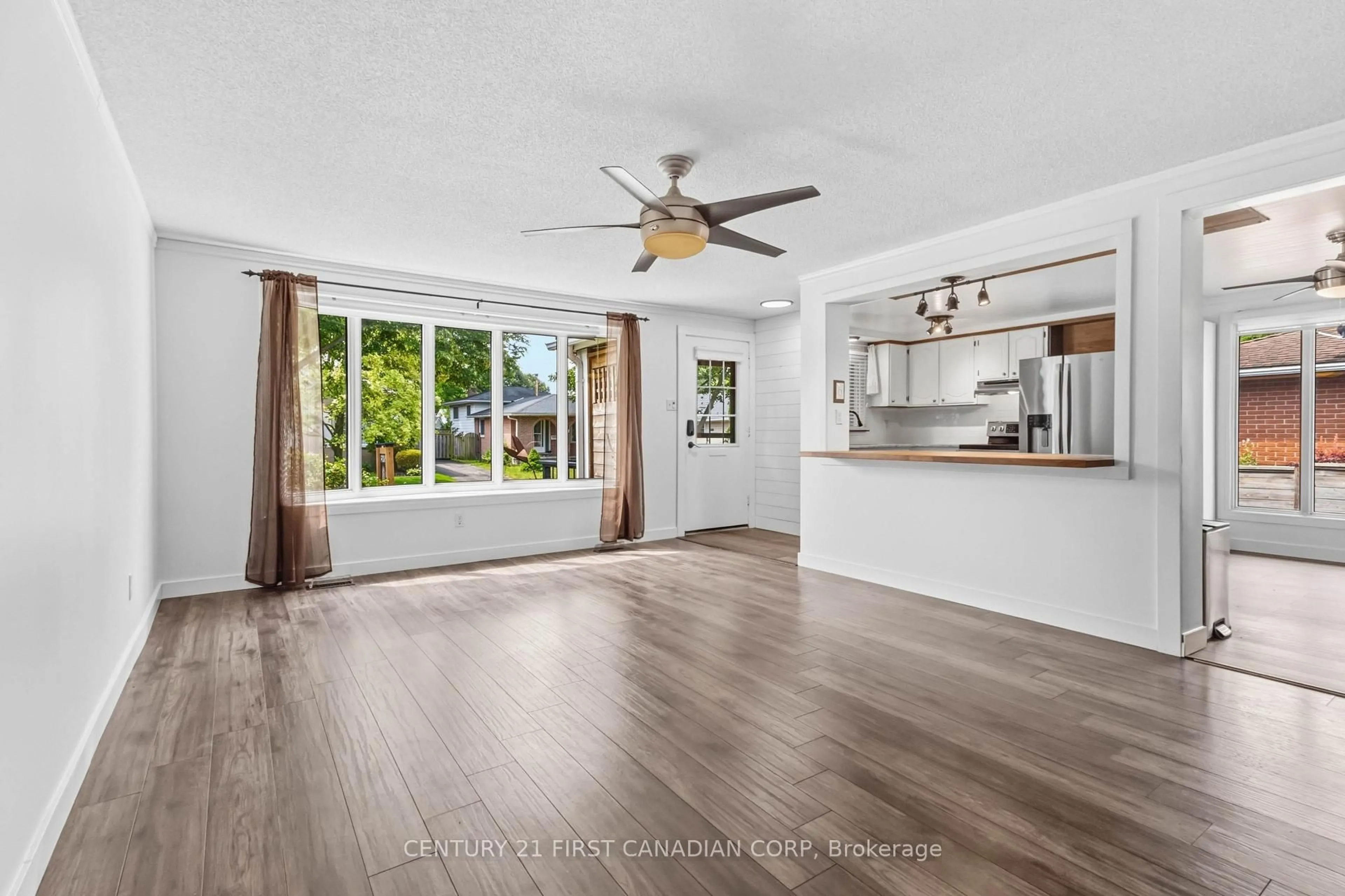 Open concept kitchen, unknown for 14 Alayne Cres, London South Ontario N6E 2A3