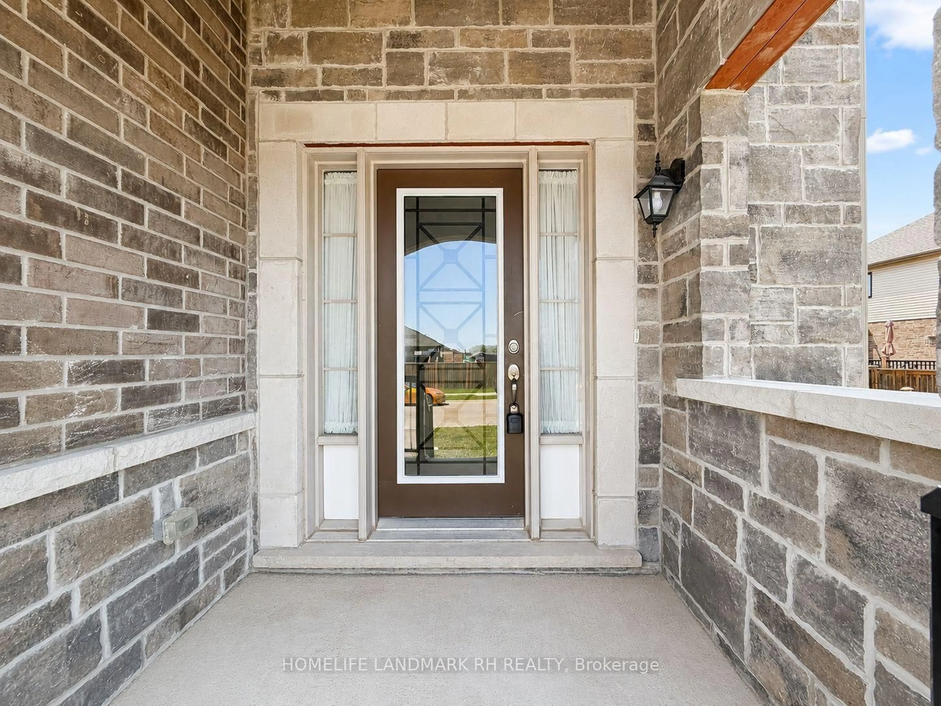Indoor entryway for 9 Homestead Way, Thorold Ontario L2V 0B7