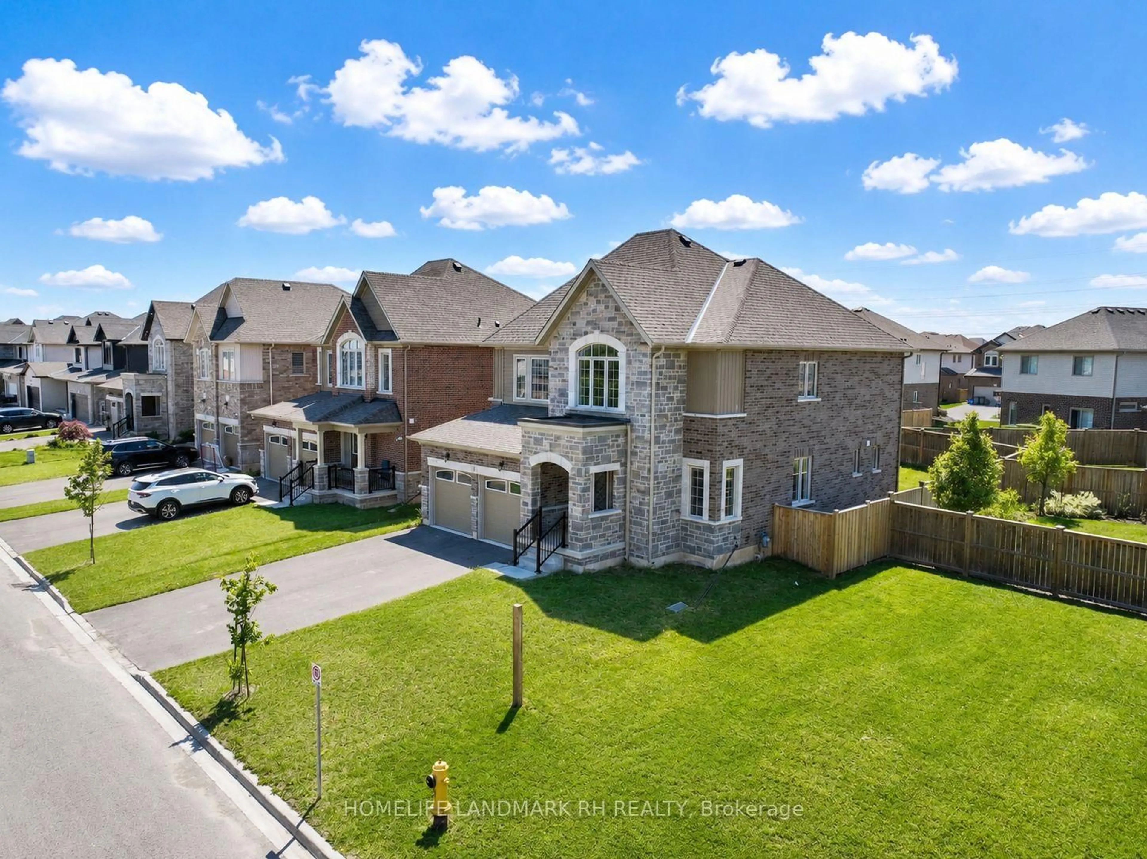 A pic from outside/outdoor area/front of a property/back of a property/a pic from drone, street for 9 Homestead Way, Thorold Ontario L2V 0B7