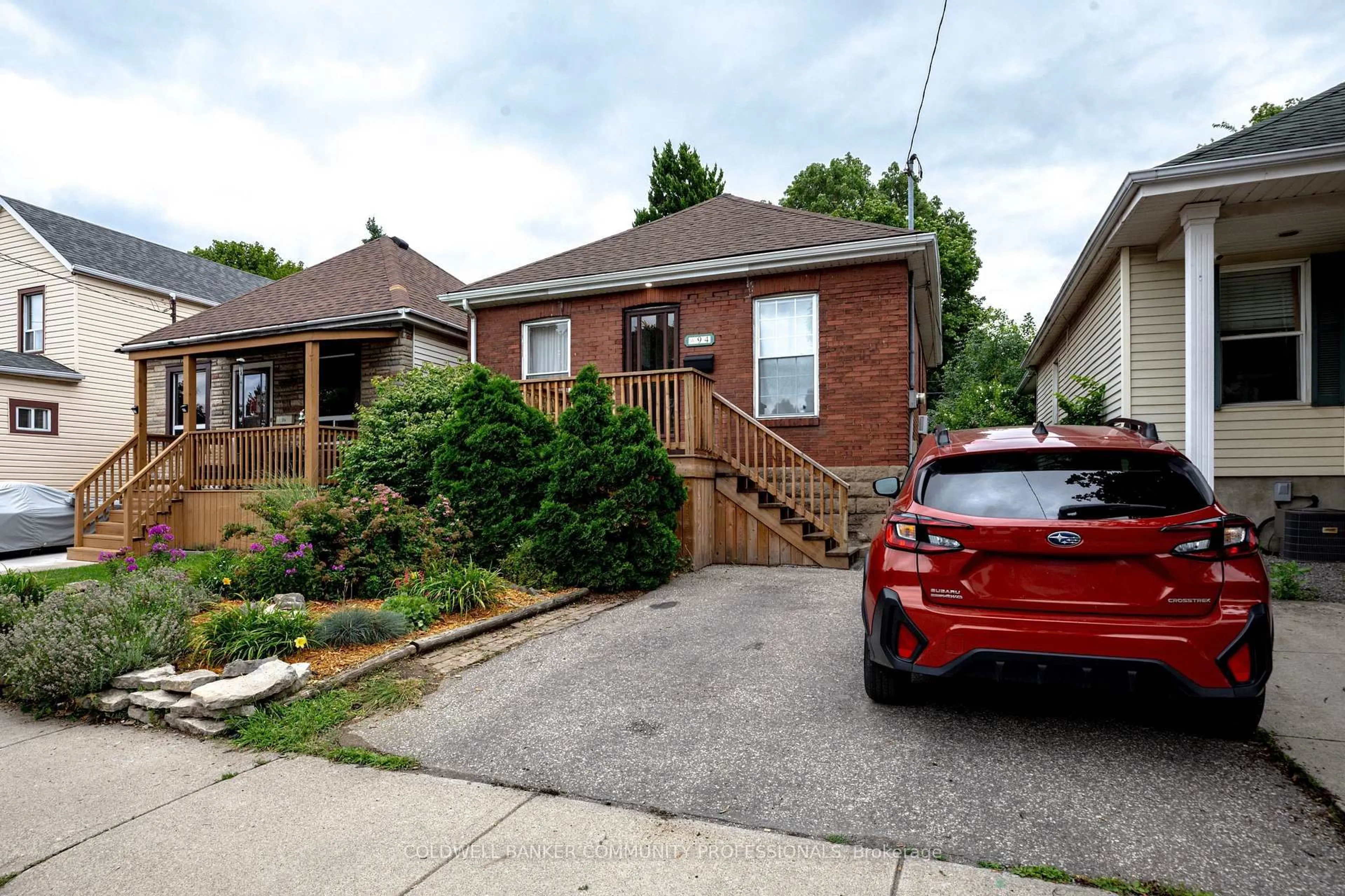 Home with brick exterior material, street for 94 Edgemont St, Hamilton Ontario L8H 4C8