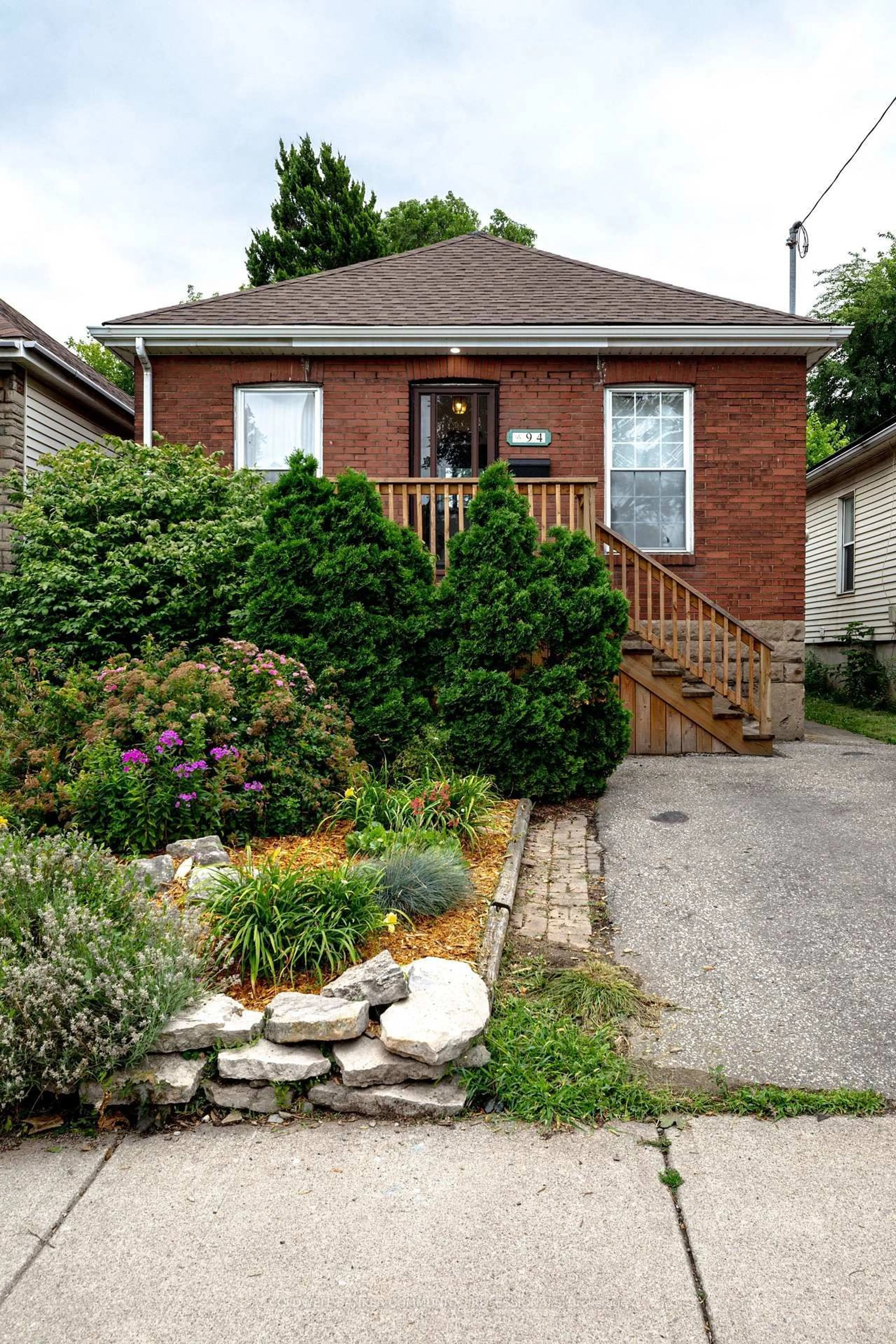 Home with brick exterior material, street for 94 Edgemont St, Hamilton Ontario L8H 4C8