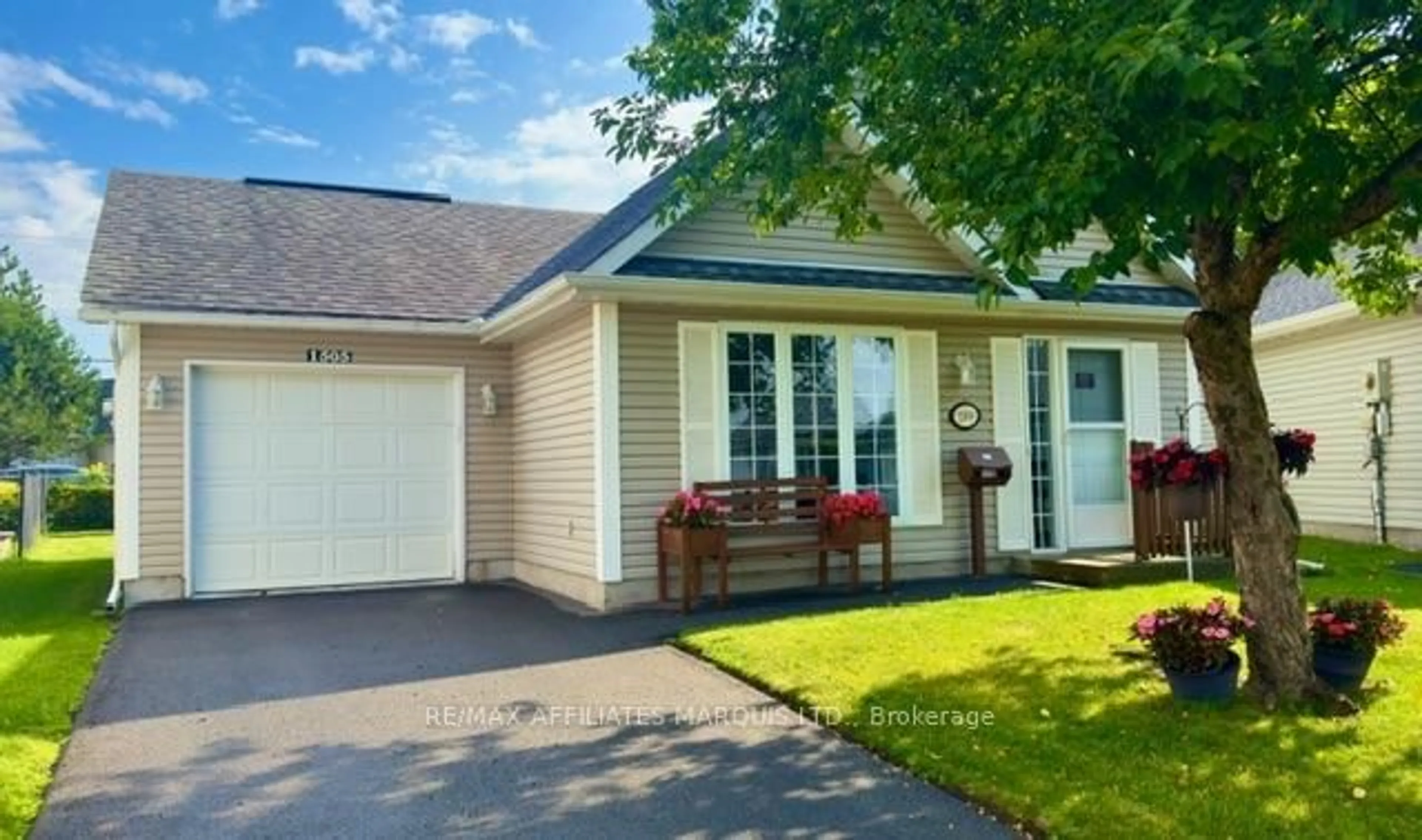 Home with vinyl exterior material, street for 1505 Frank Crt, Cornwall Ontario K6H 7N7