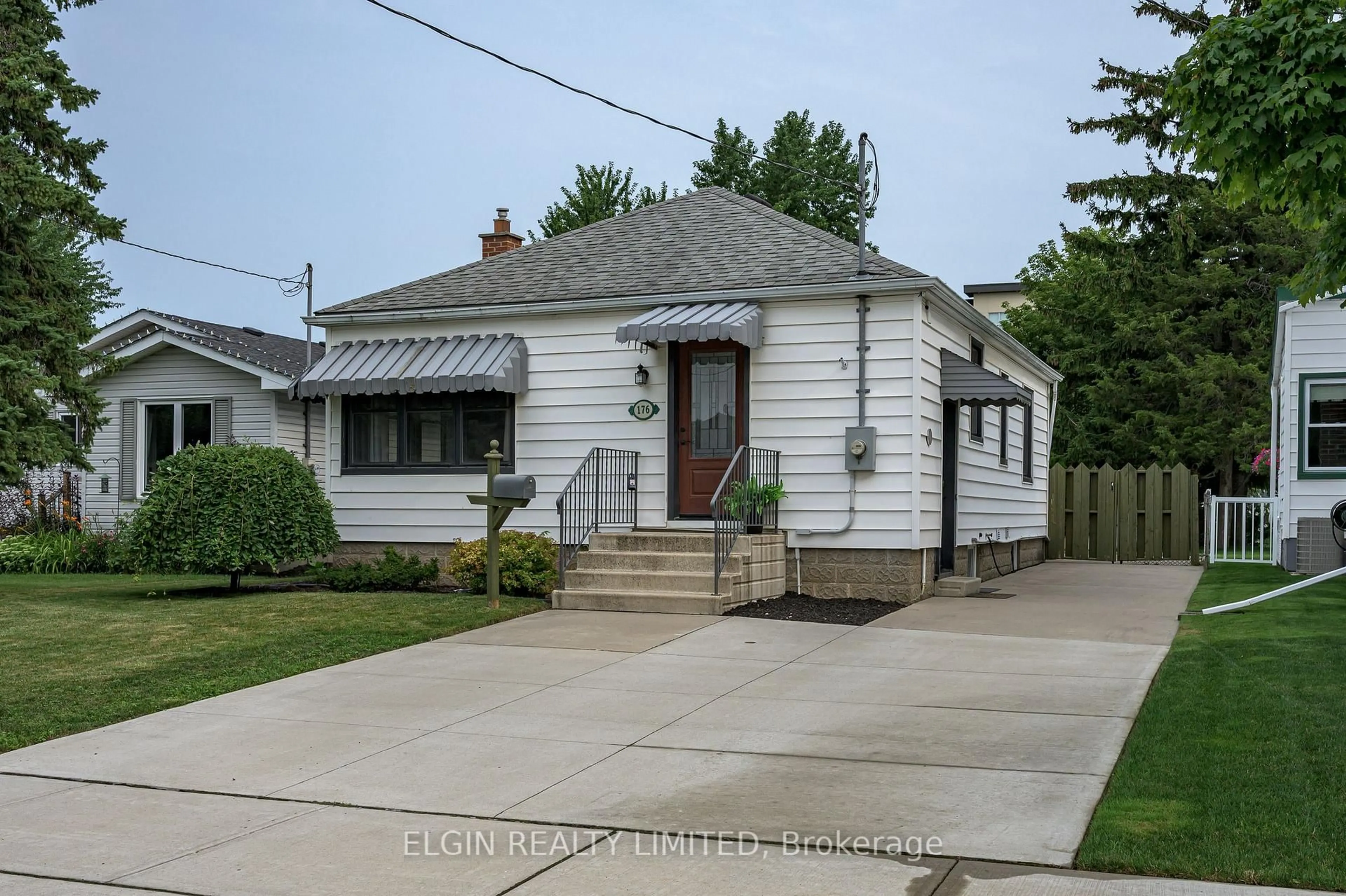 Home with vinyl exterior material, street for 176 Forest Ave, St. Thomas Ontario N5R 2K2