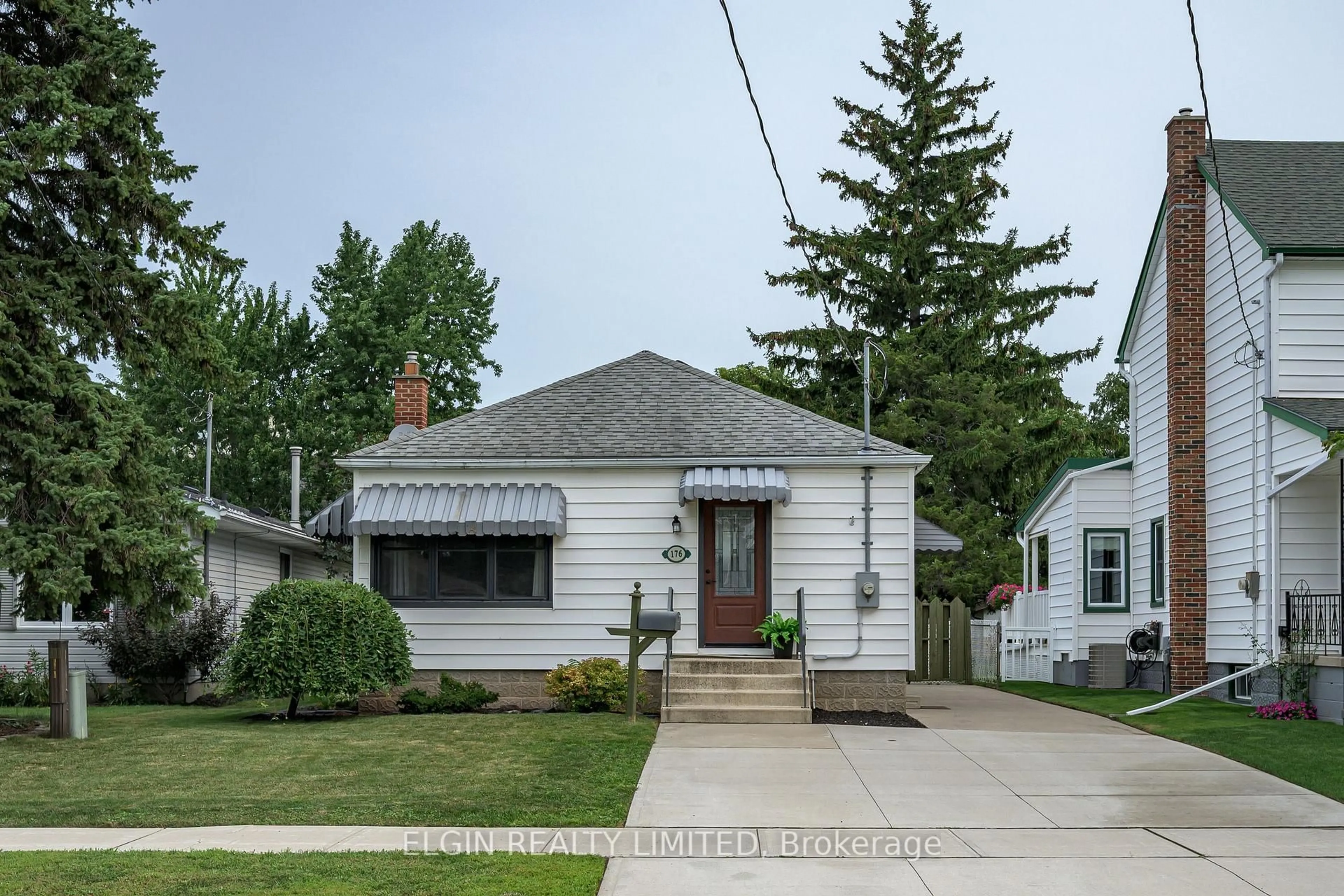 Home with vinyl exterior material, street for 176 Forest Ave, St. Thomas Ontario N5R 2K2