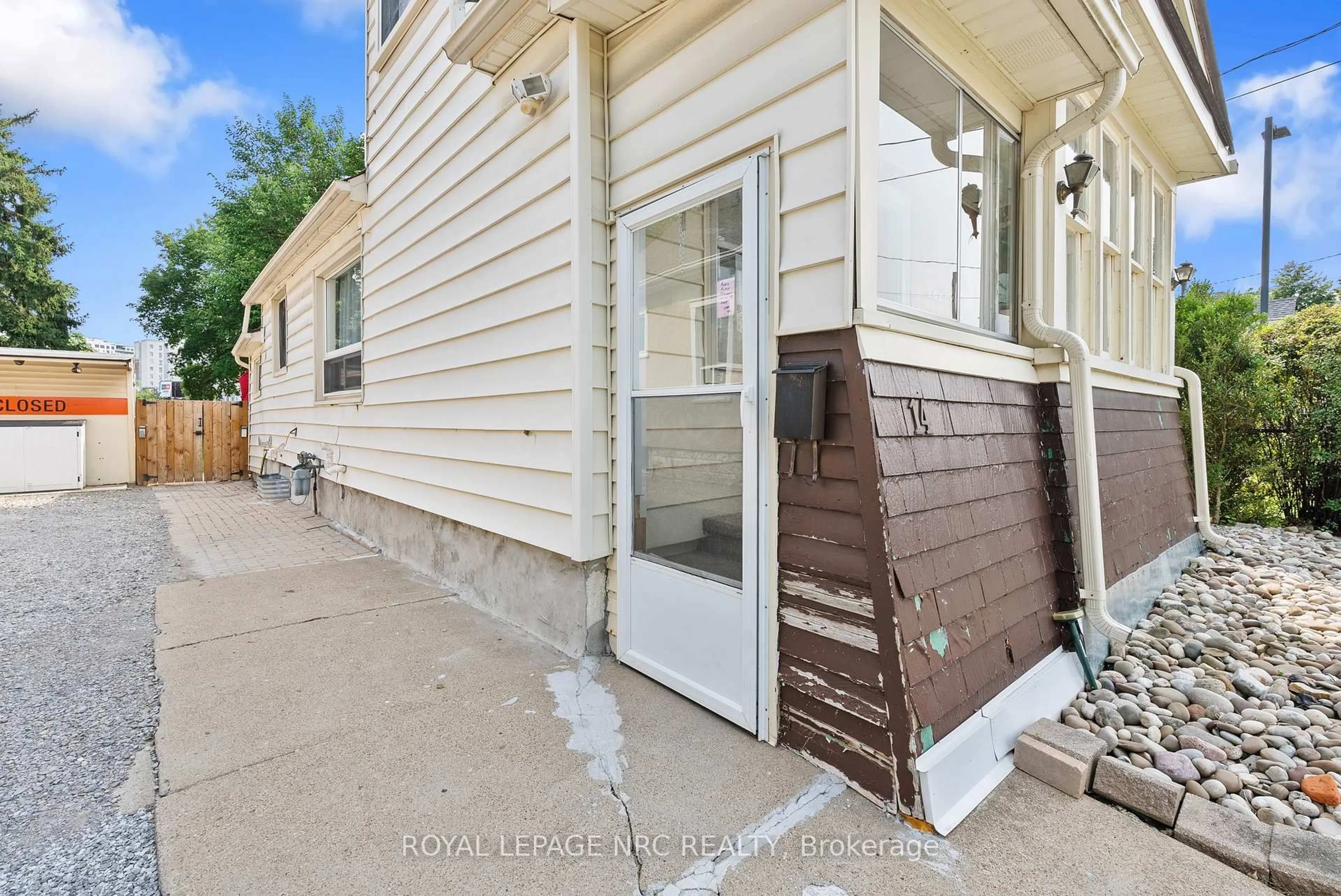 Unknown for 14 Heatherington St, St. Catharines Ontario L2R 2G5