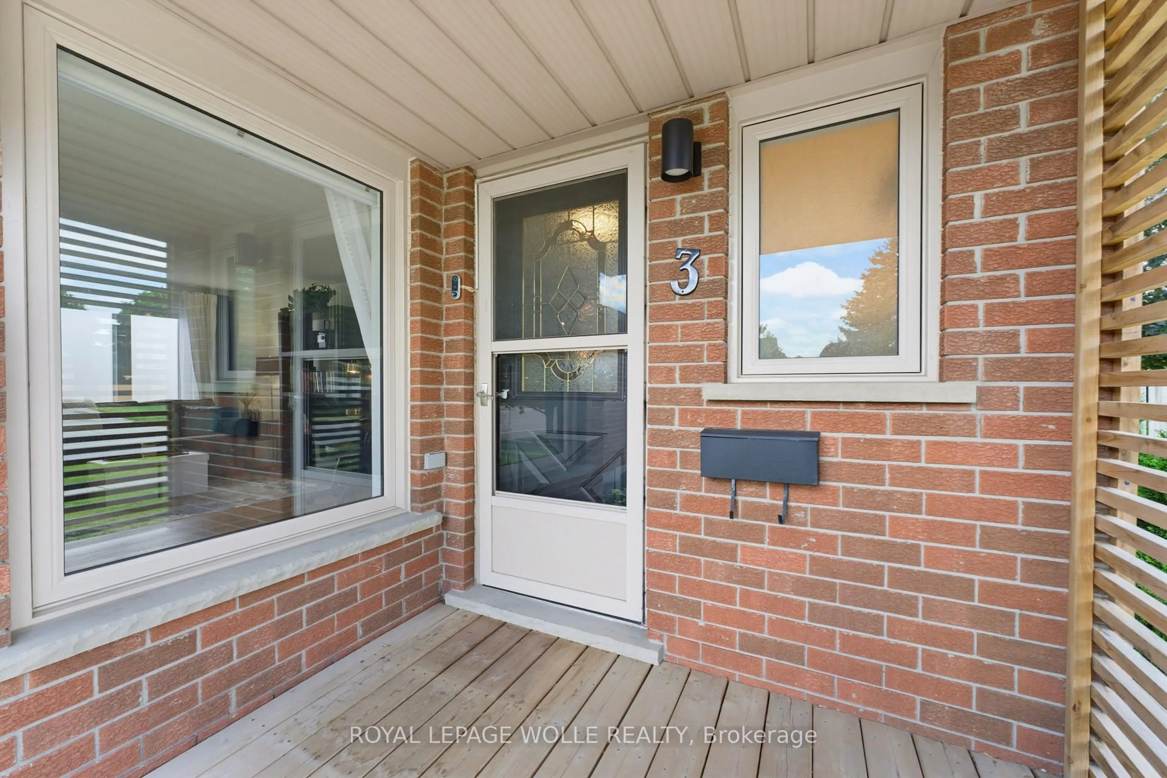 Indoor entryway for 3 Alona Ave, Cambridge Ontario N3C 3Y5