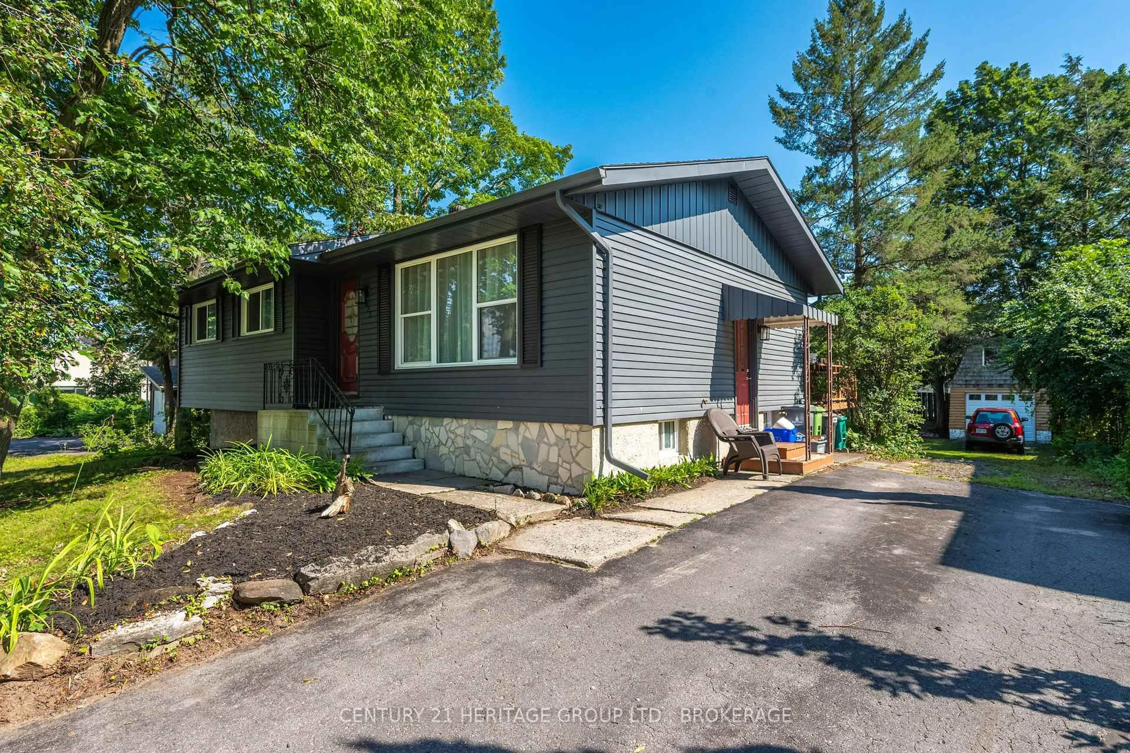 Home with vinyl exterior material, street for 925 Woodbine Rd, Kingston Ontario K7P 2X4