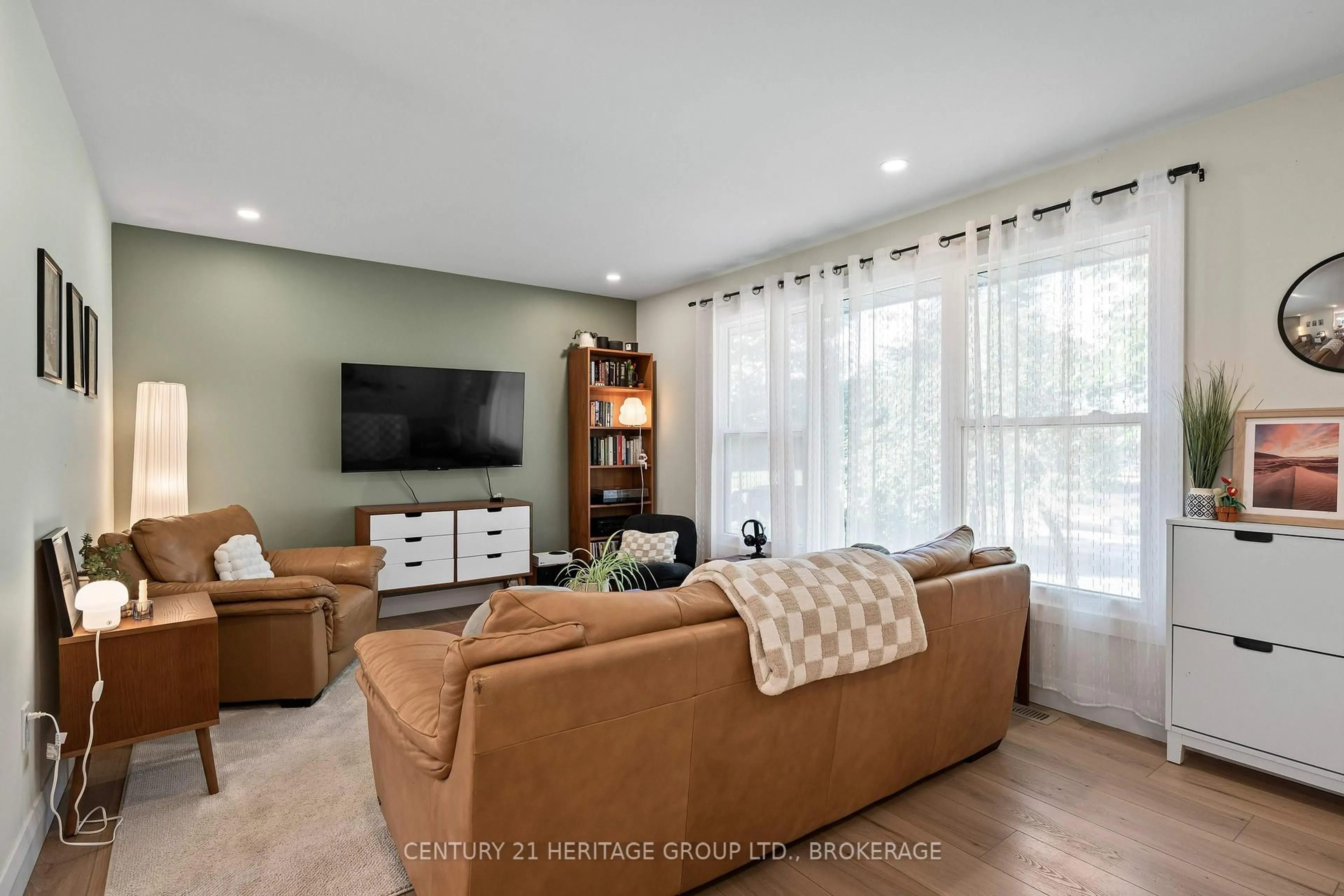 Living room with furniture, unknown for 925 Woodbine Rd, Kingston Ontario K7P 2X4