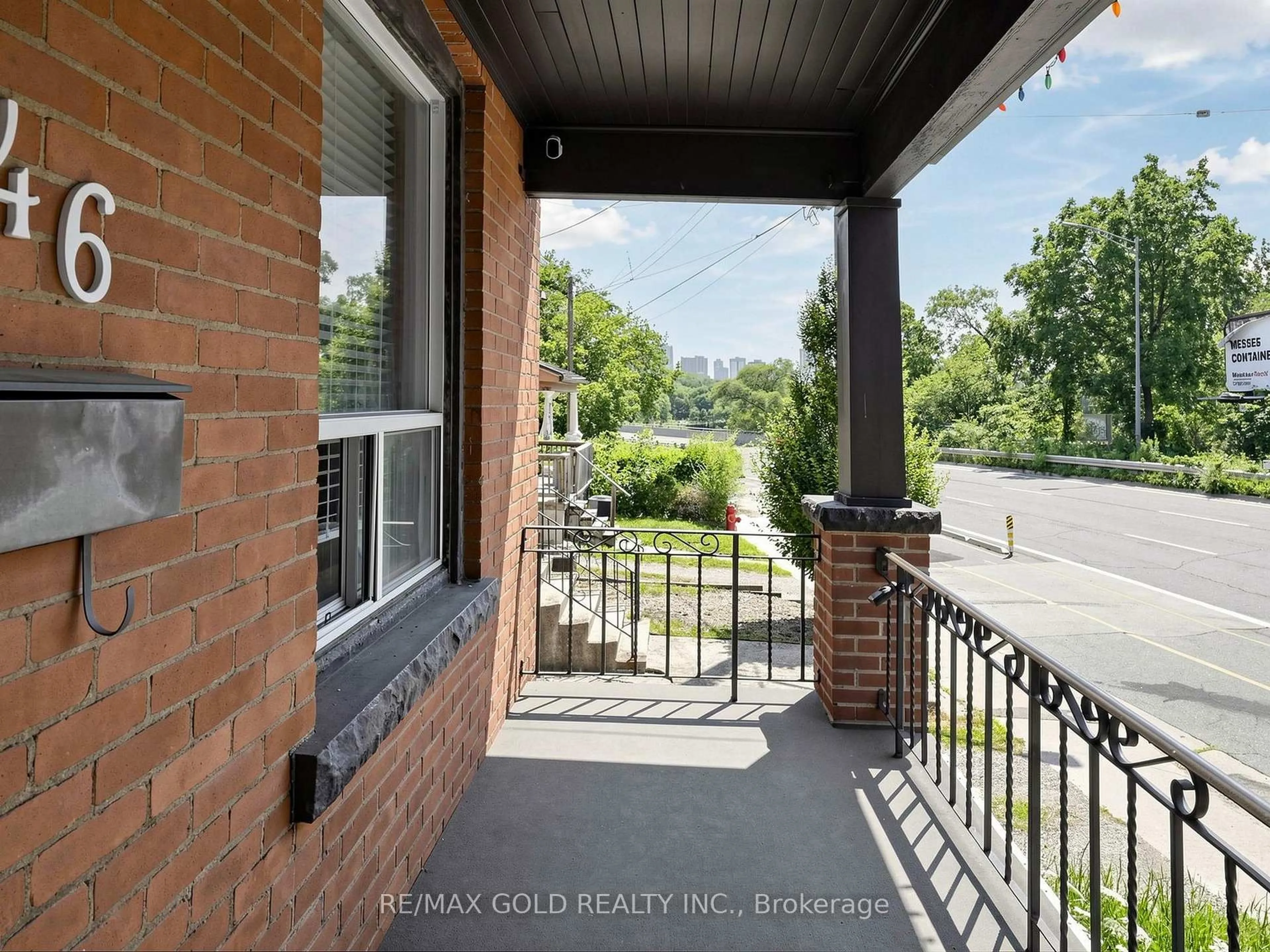 Unknown for 746 King St, Hamilton Ontario L8S 1J8