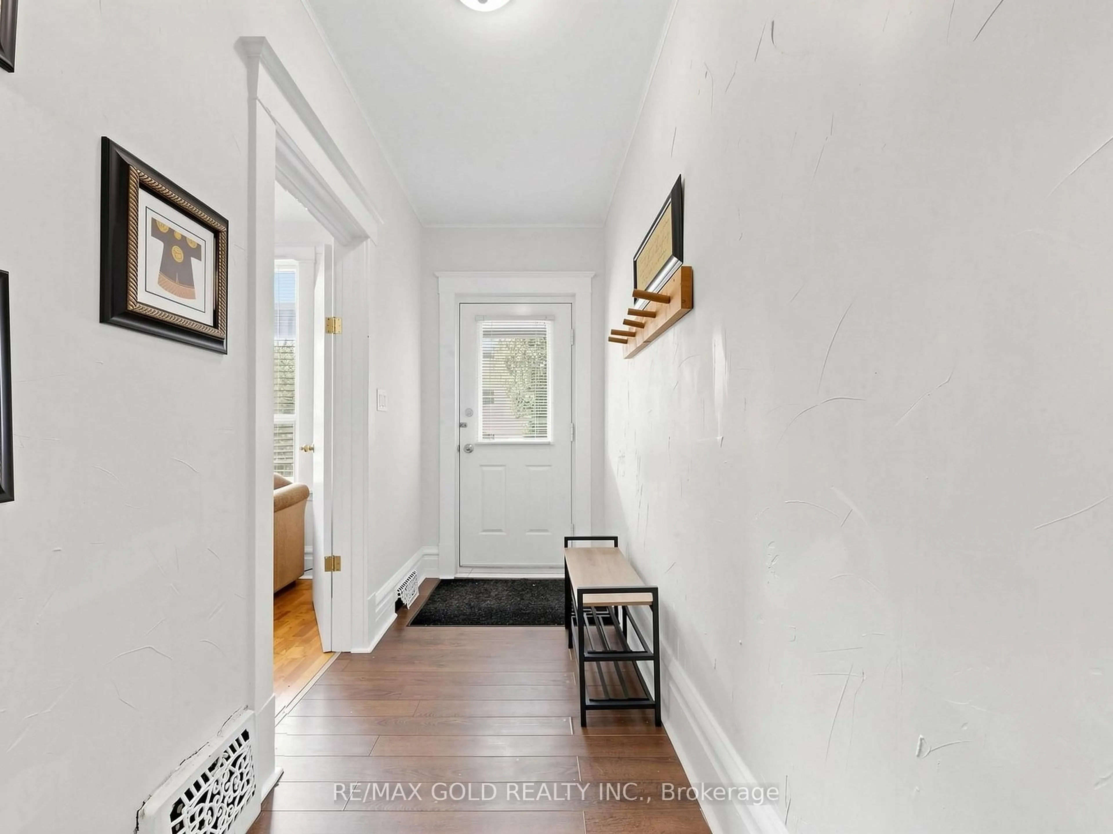 Indoor entryway for 746 King St, Hamilton Ontario L8S 1J8