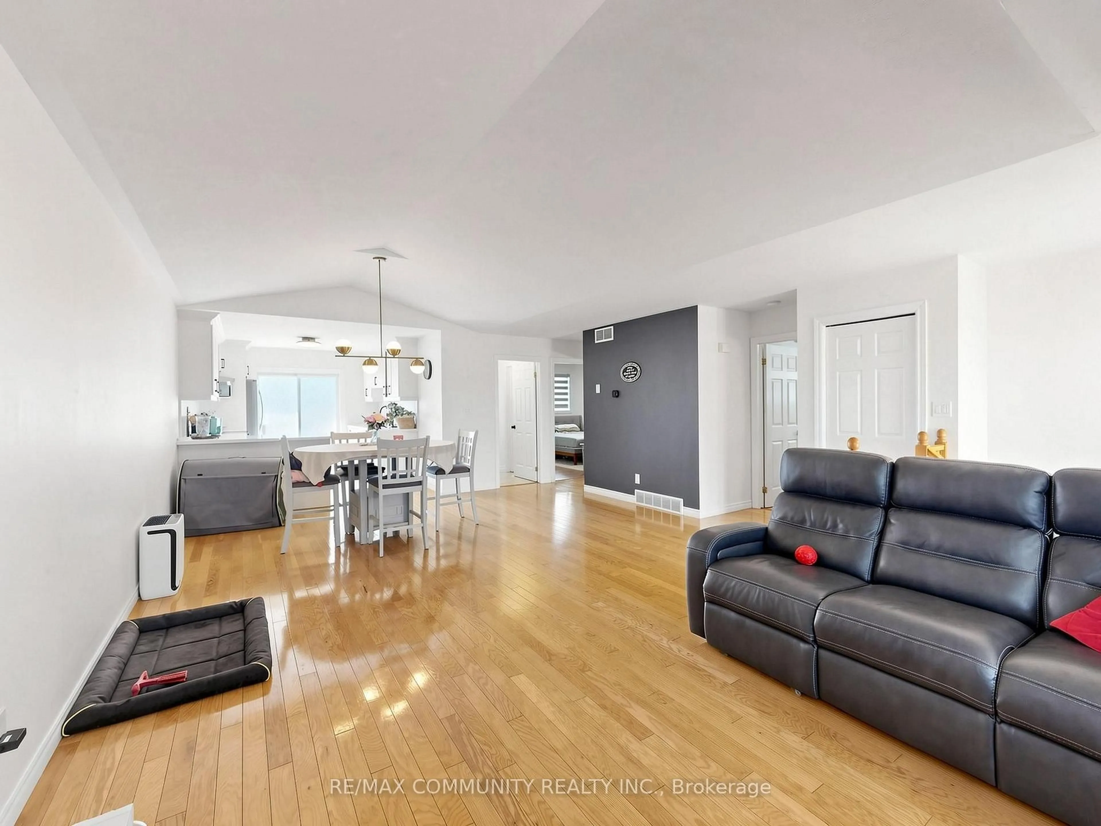 Living room with furniture, unknown for 20 Landon Ave, Norfolk Ontario N3Y 5J8