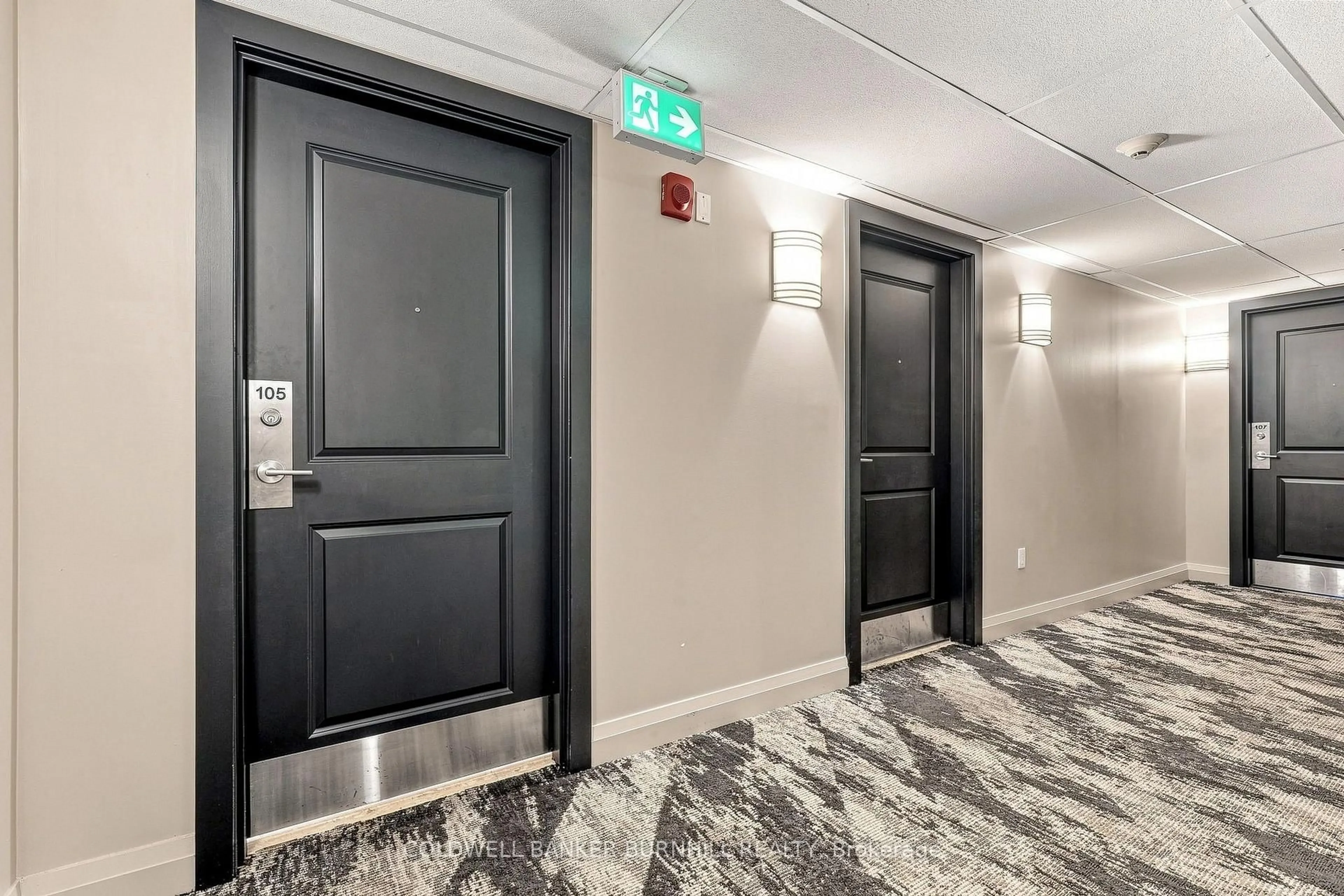 Indoor foyer for 427 Aberdeen Ave #105, Hamilton Ontario L8P 2S4