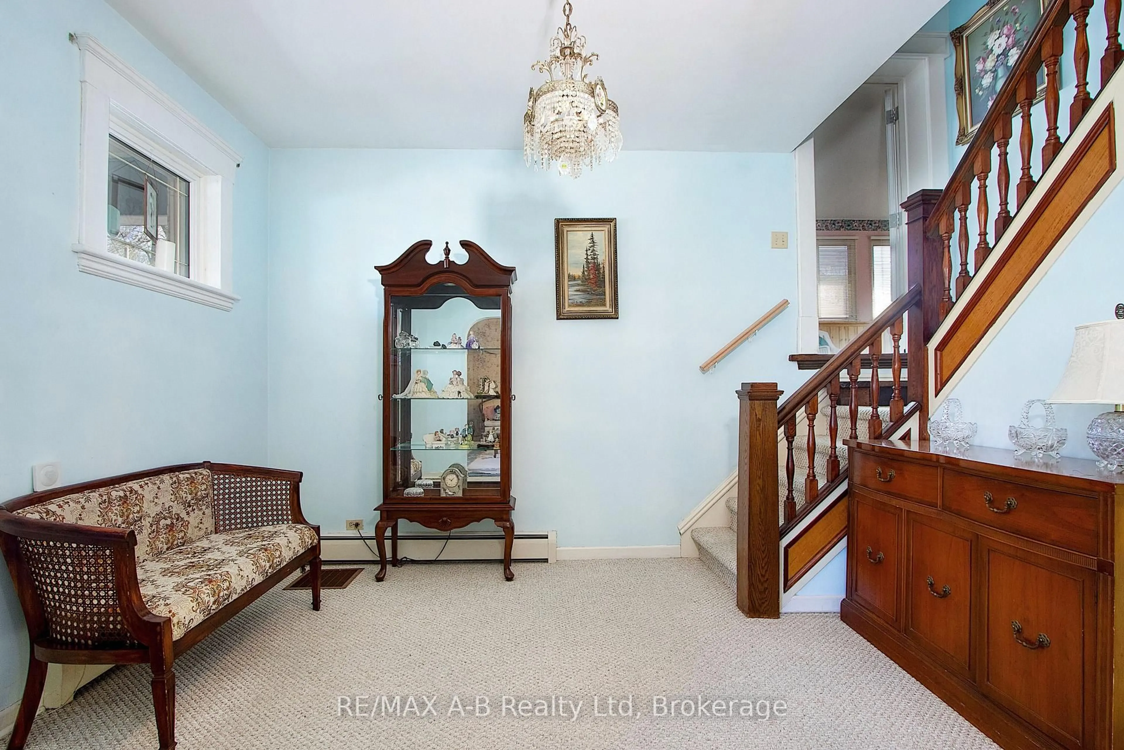 Indoor foyer for 235 William St, Stratford Ontario N5A 4Y2
