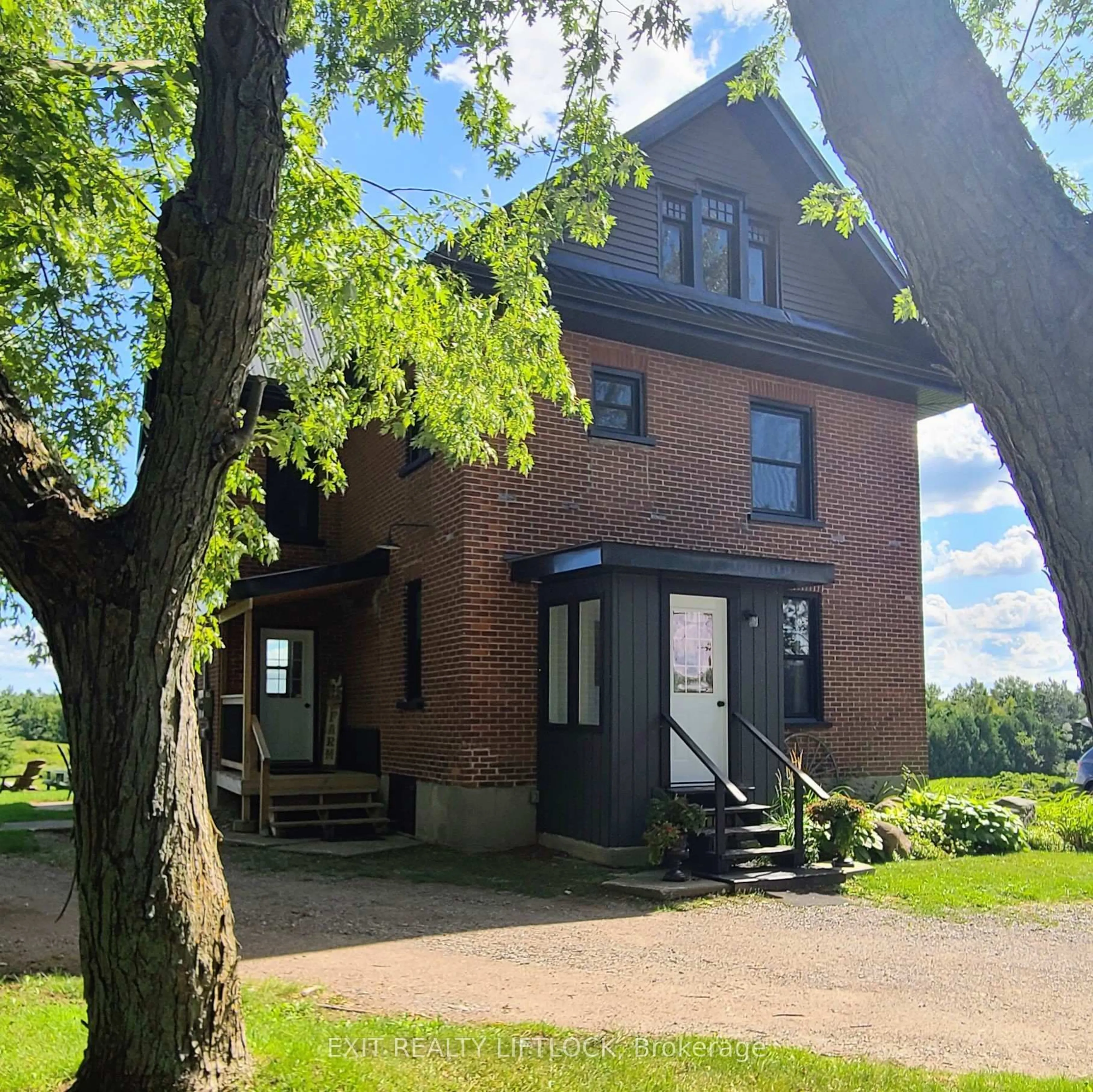 Home with brick exterior material, building for 4922 Highway 7, Kawartha Lakes Ontario K0L 2W0