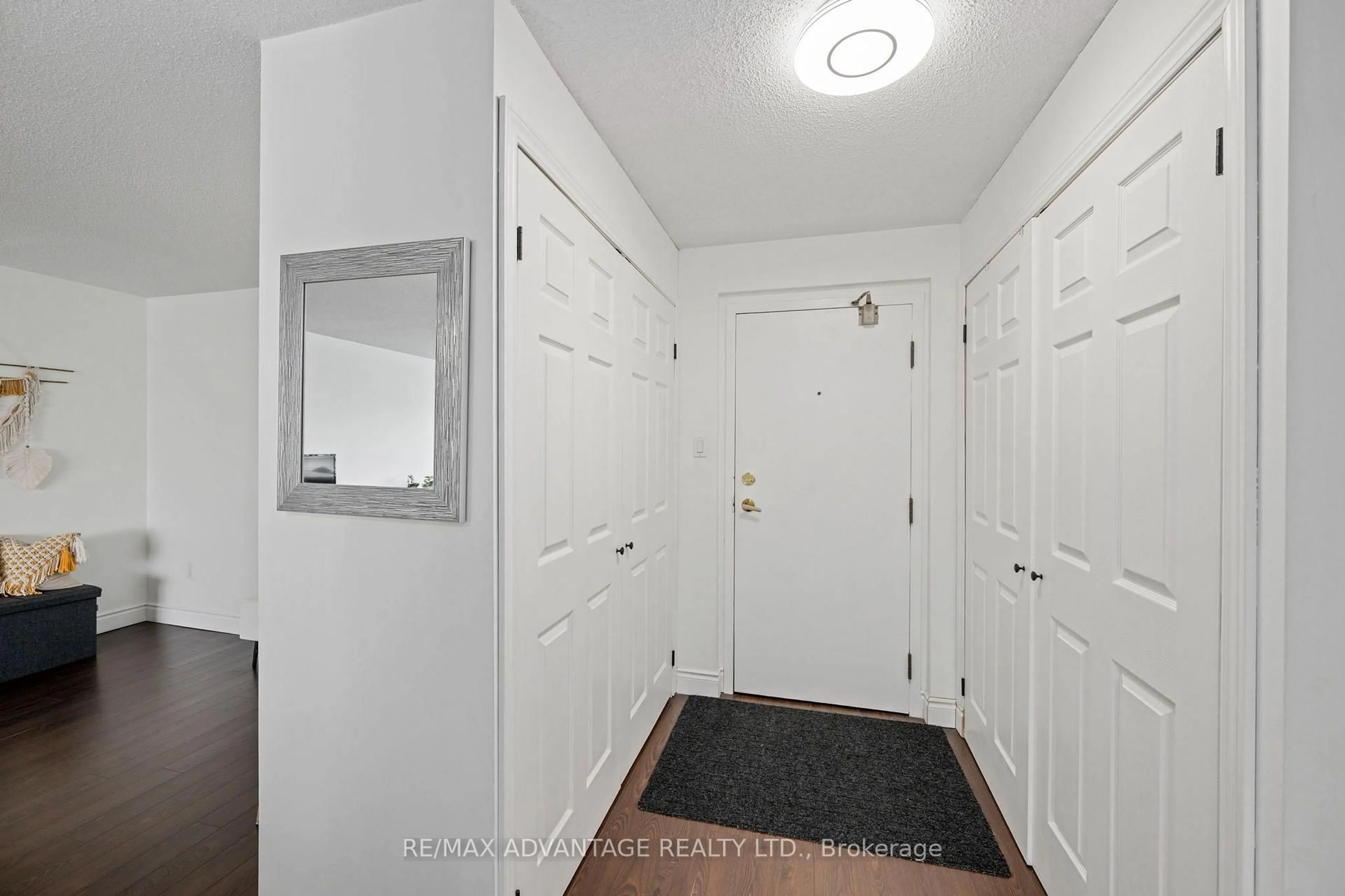 Indoor entryway for 570 Proudfoot Lane #708, London North Ontario N6H 4Z1