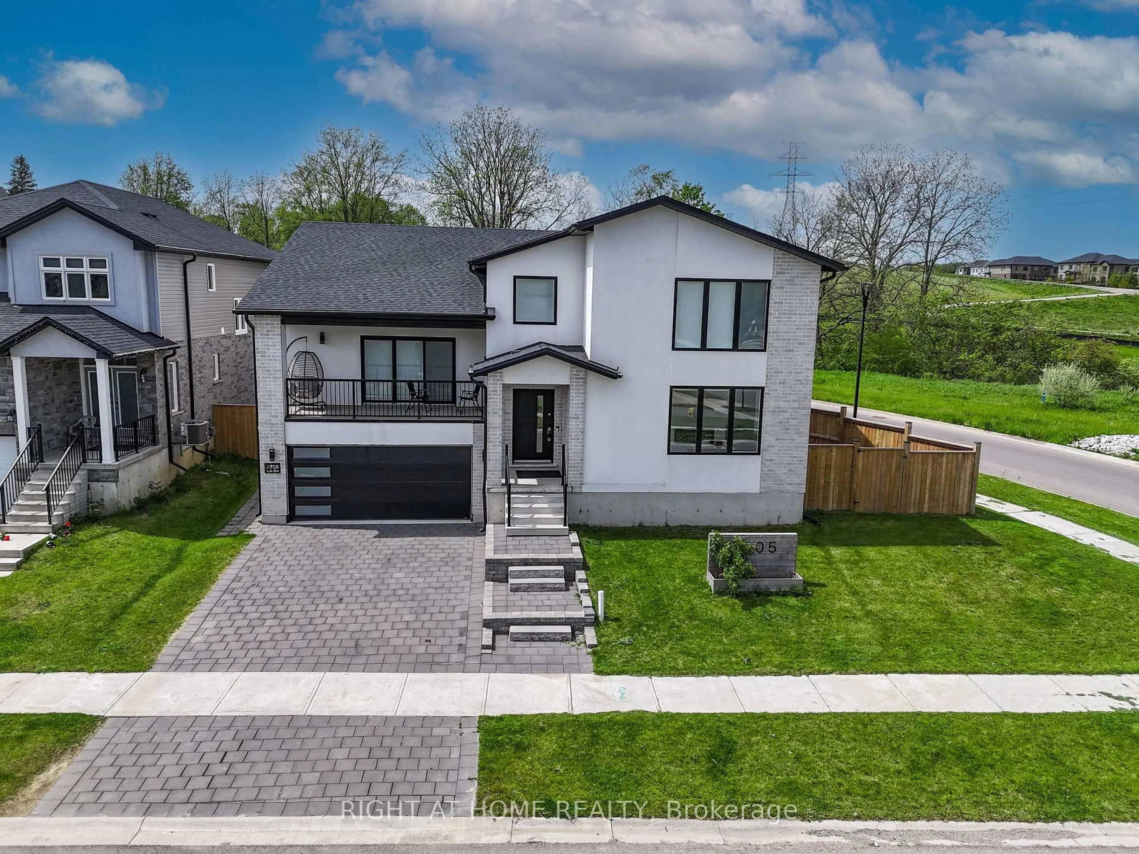A pic from outside/outdoor area/front of a property/back of a property/a pic from drone, street for 2705 Oriole Dr, London South Ontario N6M 0G6