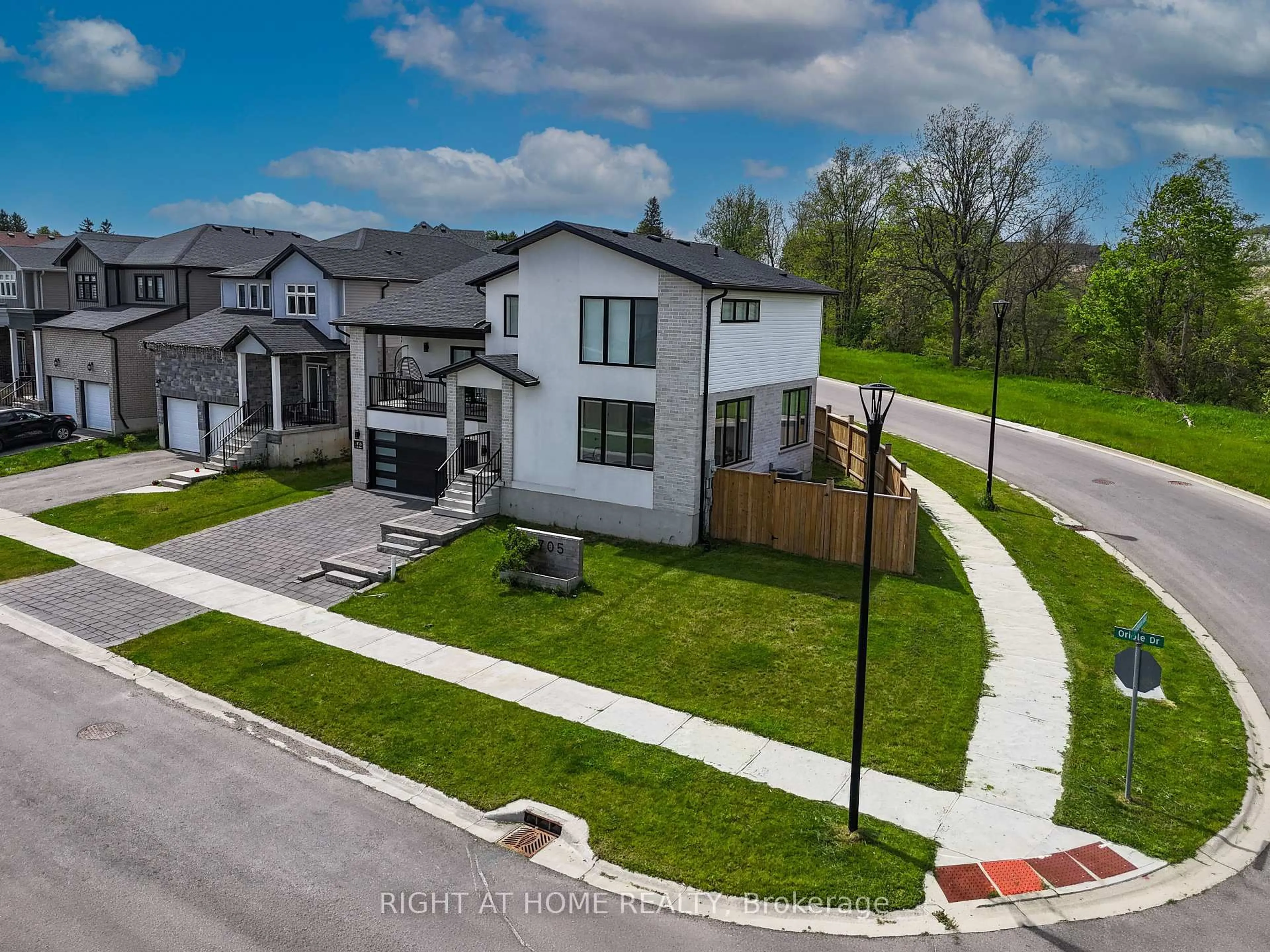 A pic from outside/outdoor area/front of a property/back of a property/a pic from drone, street for 2705 Oriole Dr, London South Ontario N6M 0G6