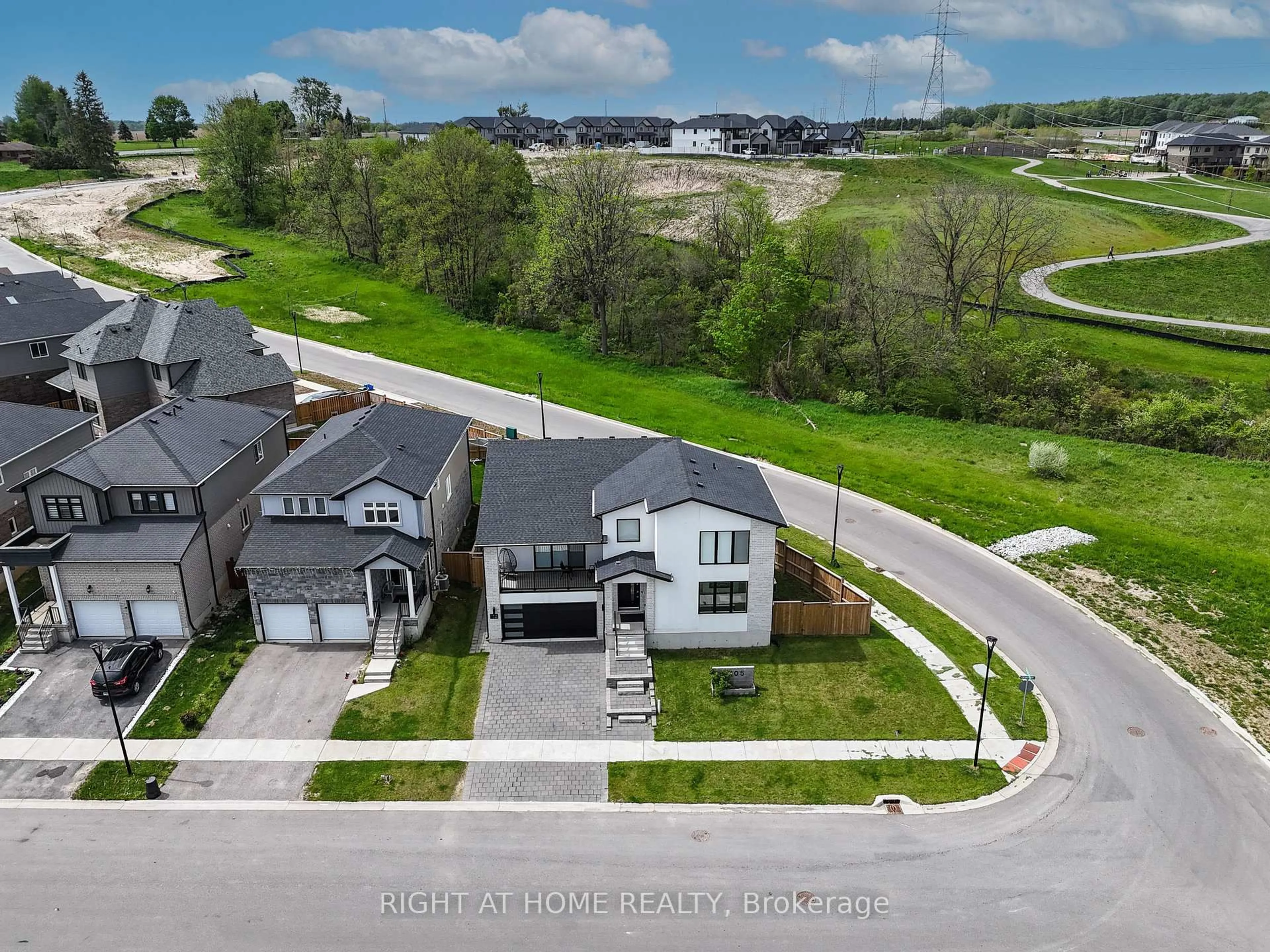 A pic from outside/outdoor area/front of a property/back of a property/a pic from drone, unknown for 2705 Oriole Dr, London South Ontario N6M 0G6