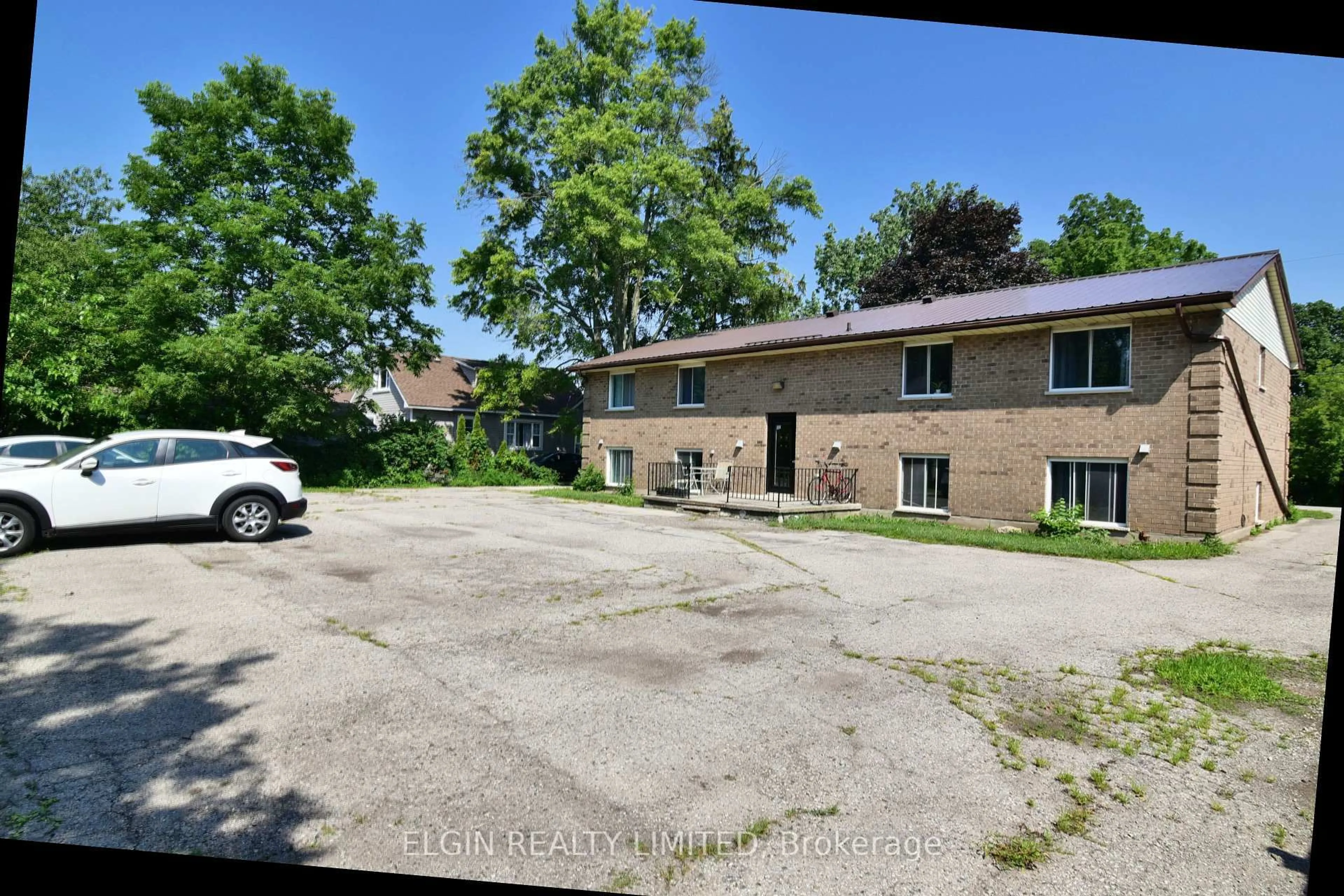 A pic from outside/outdoor area/front of a property/back of a property/a pic from drone, unknown for 20 Tecumseh St, St. Thomas Ontario N5P 2E1