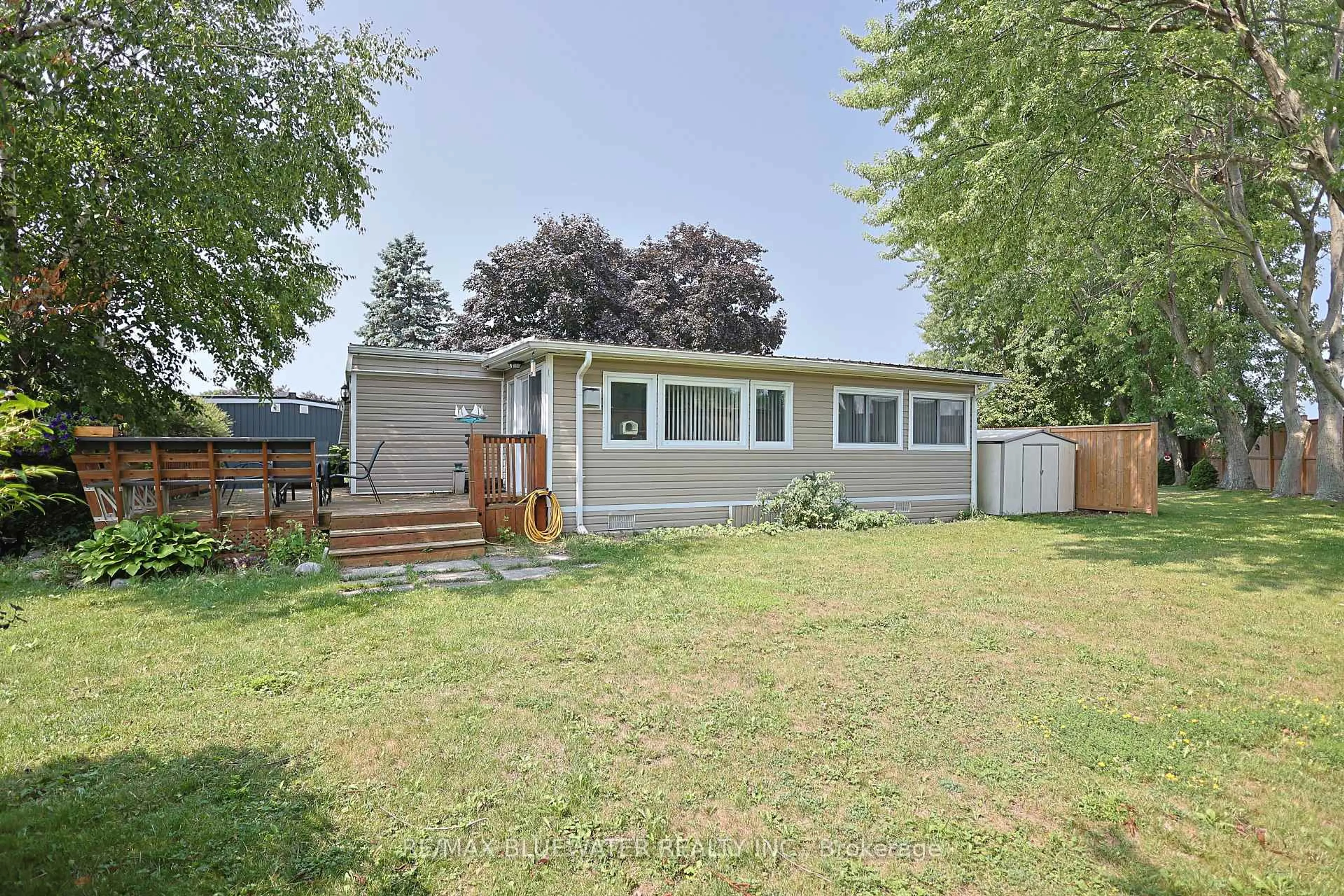 Home with vinyl exterior material, street for 43 St Andrews Pl, South Huron Ontario N0M 1T0