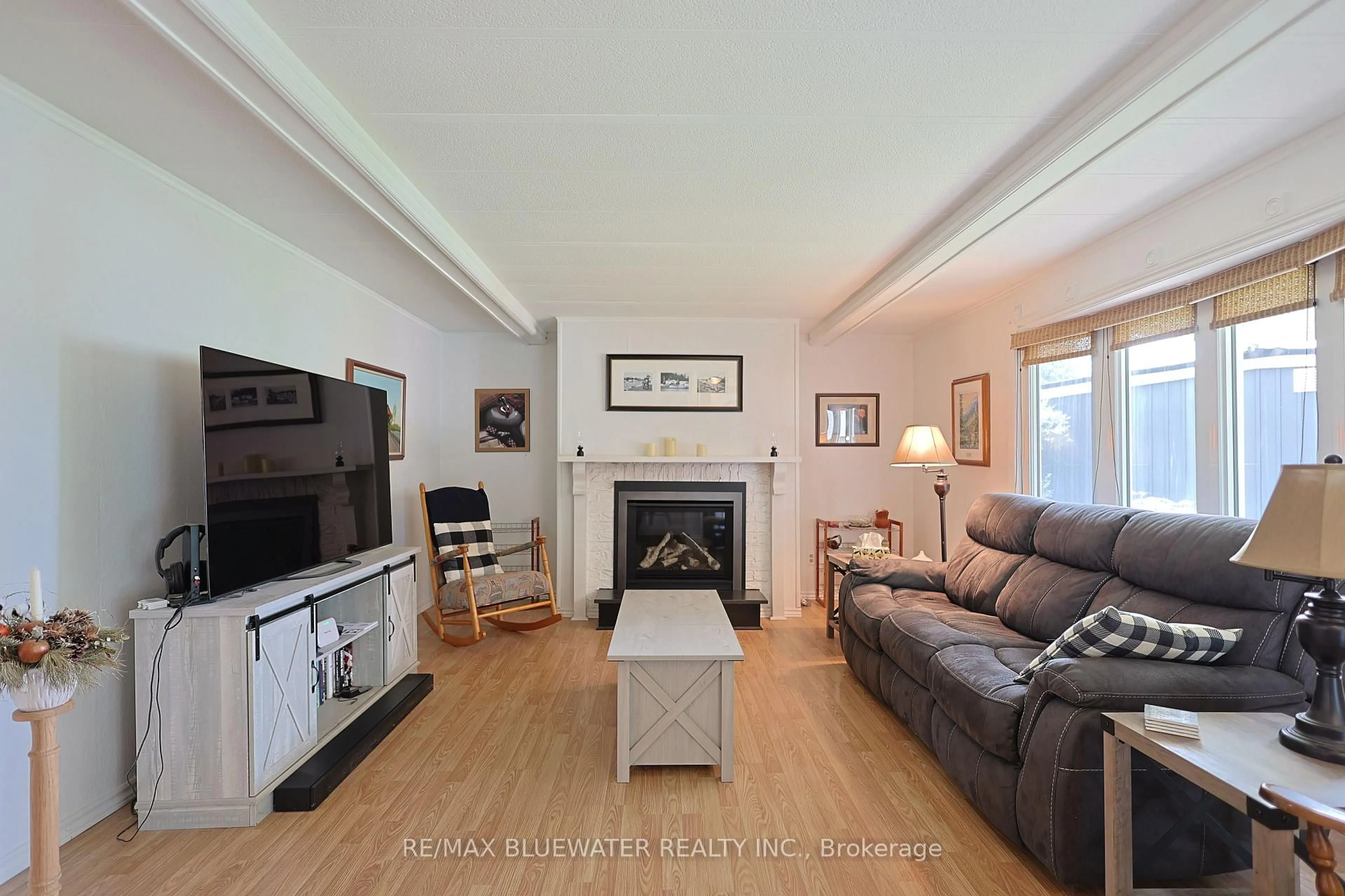 Living room with furniture, unknown for 43 St Andrews Pl, South Huron Ontario N0M 1T0