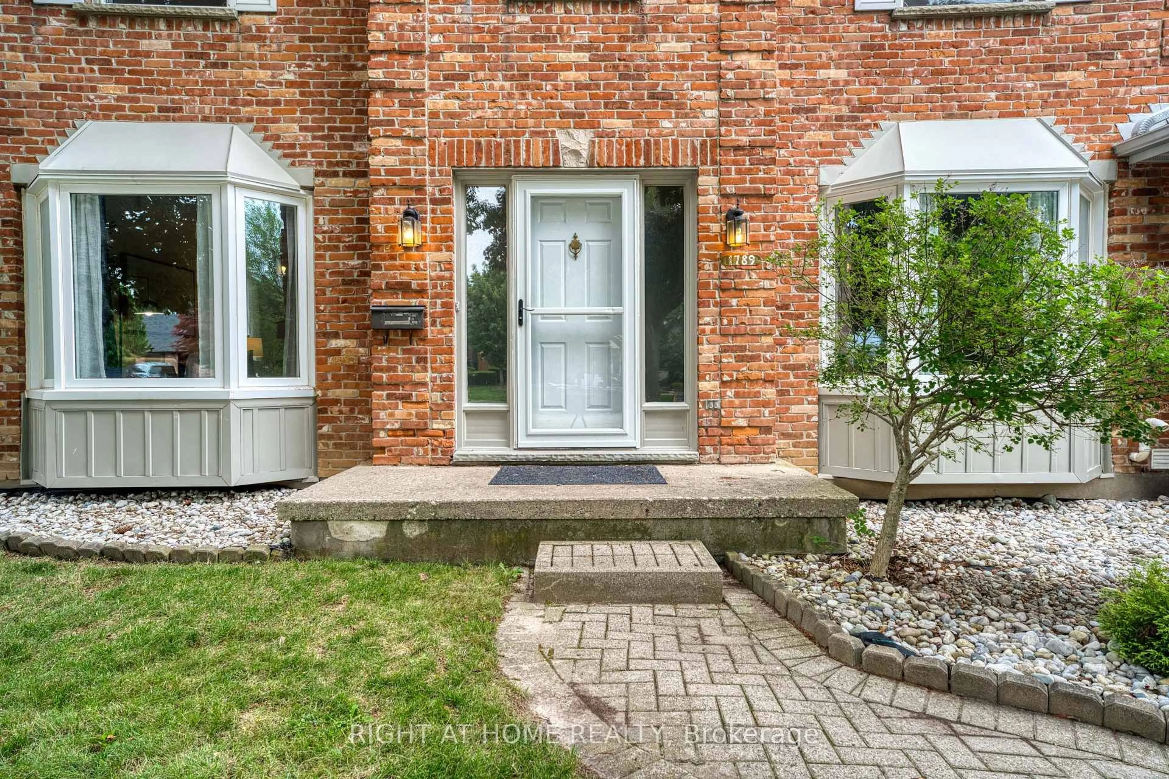 Unknown for 1789 Phillbrook Crt, London North Ontario N5X 2Z3