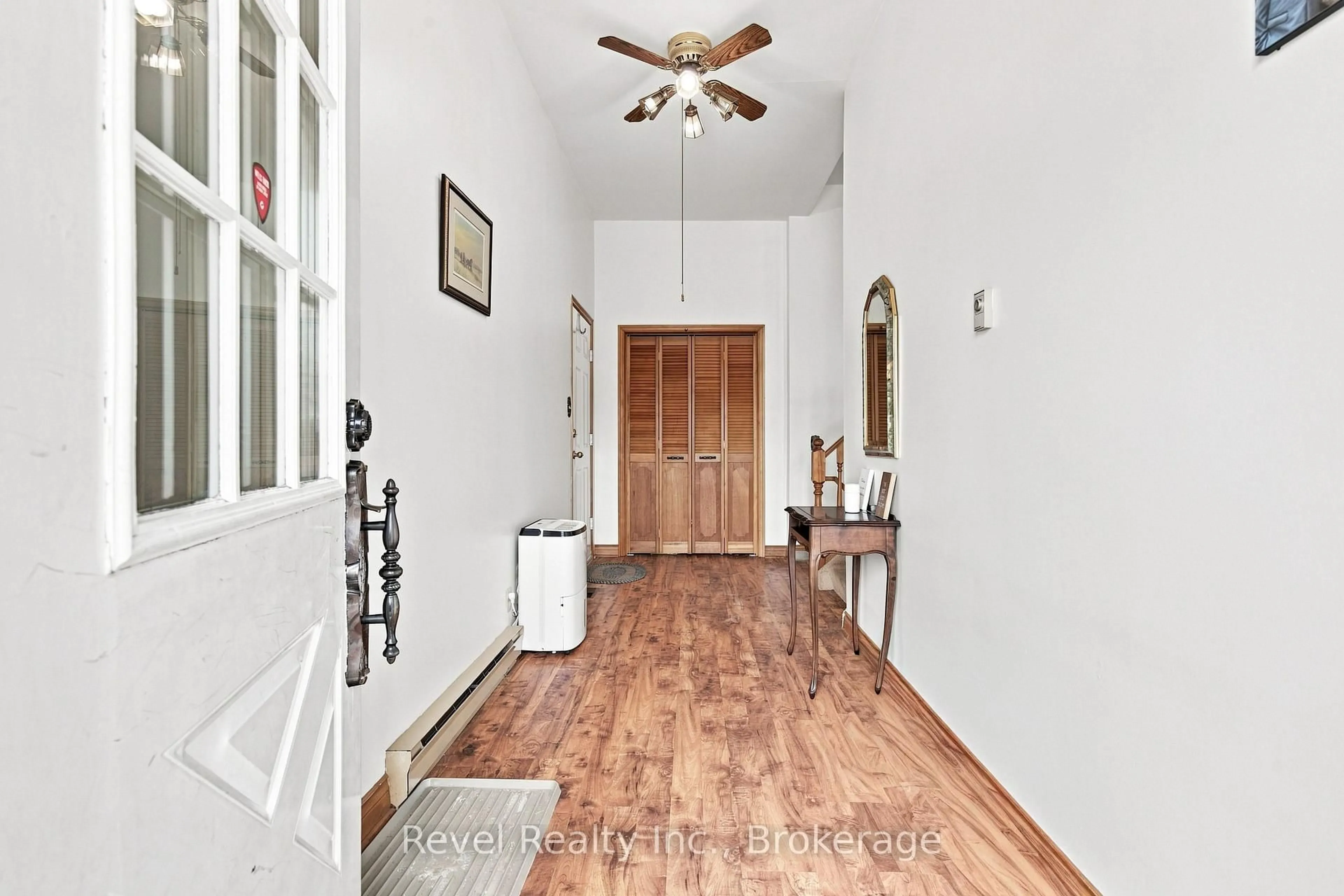 Indoor entryway for 43 Wilson Ave, Kawartha Lakes Ontario K9V 5S3