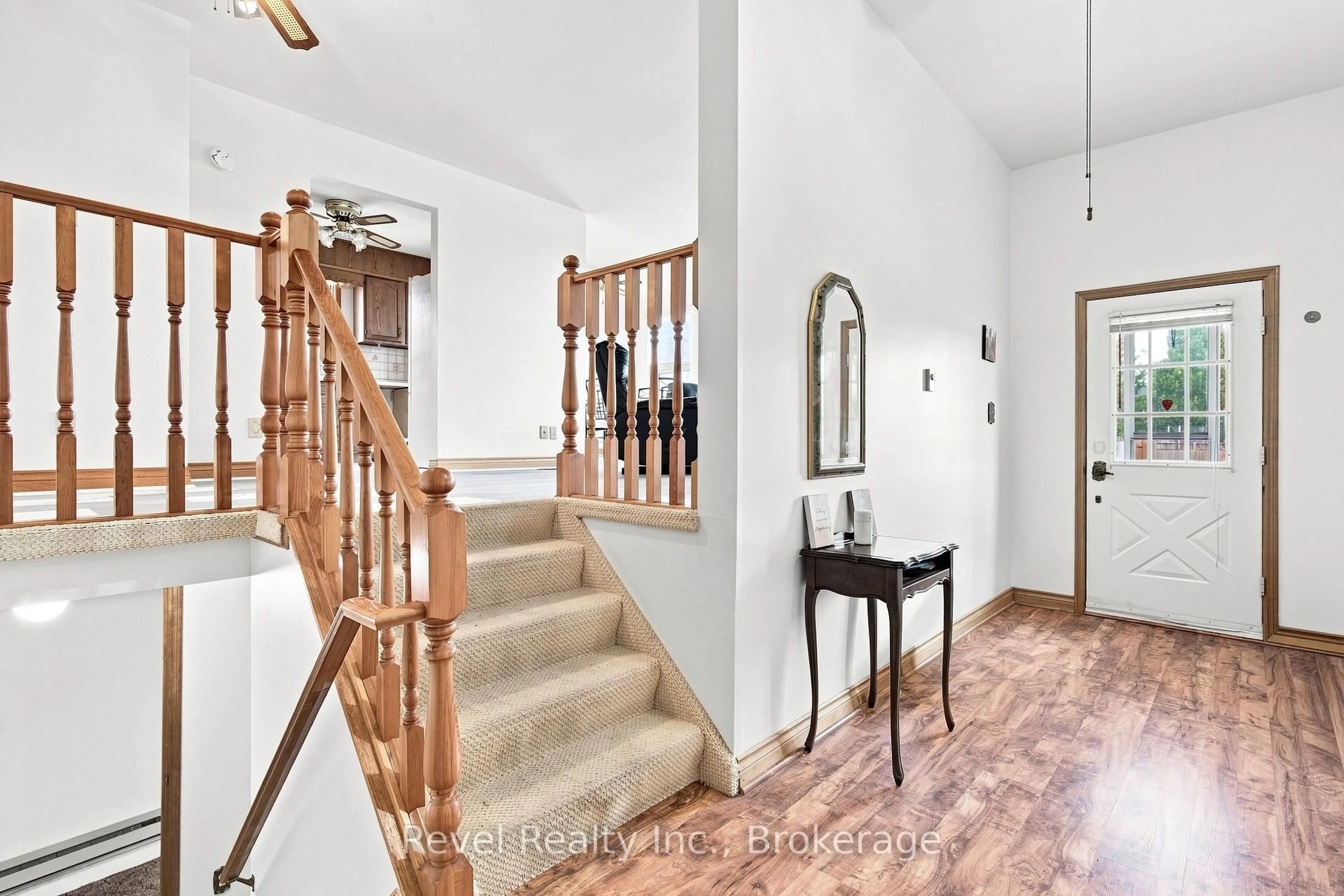 Indoor foyer for 43 Wilson Ave, Kawartha Lakes Ontario K9V 5S3