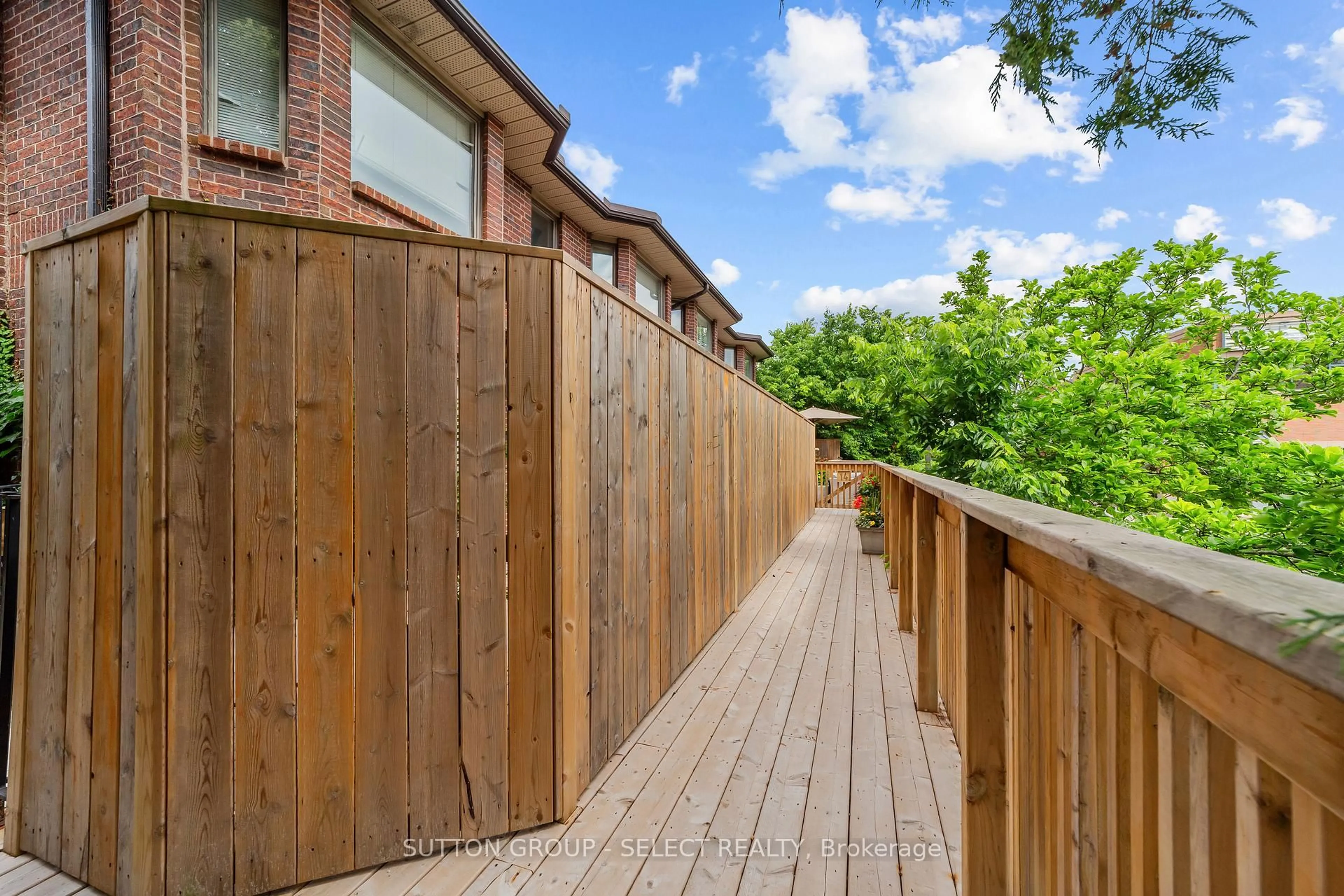 Patio, street for 152 Albert St #14, London East Ontario N6A 1M1