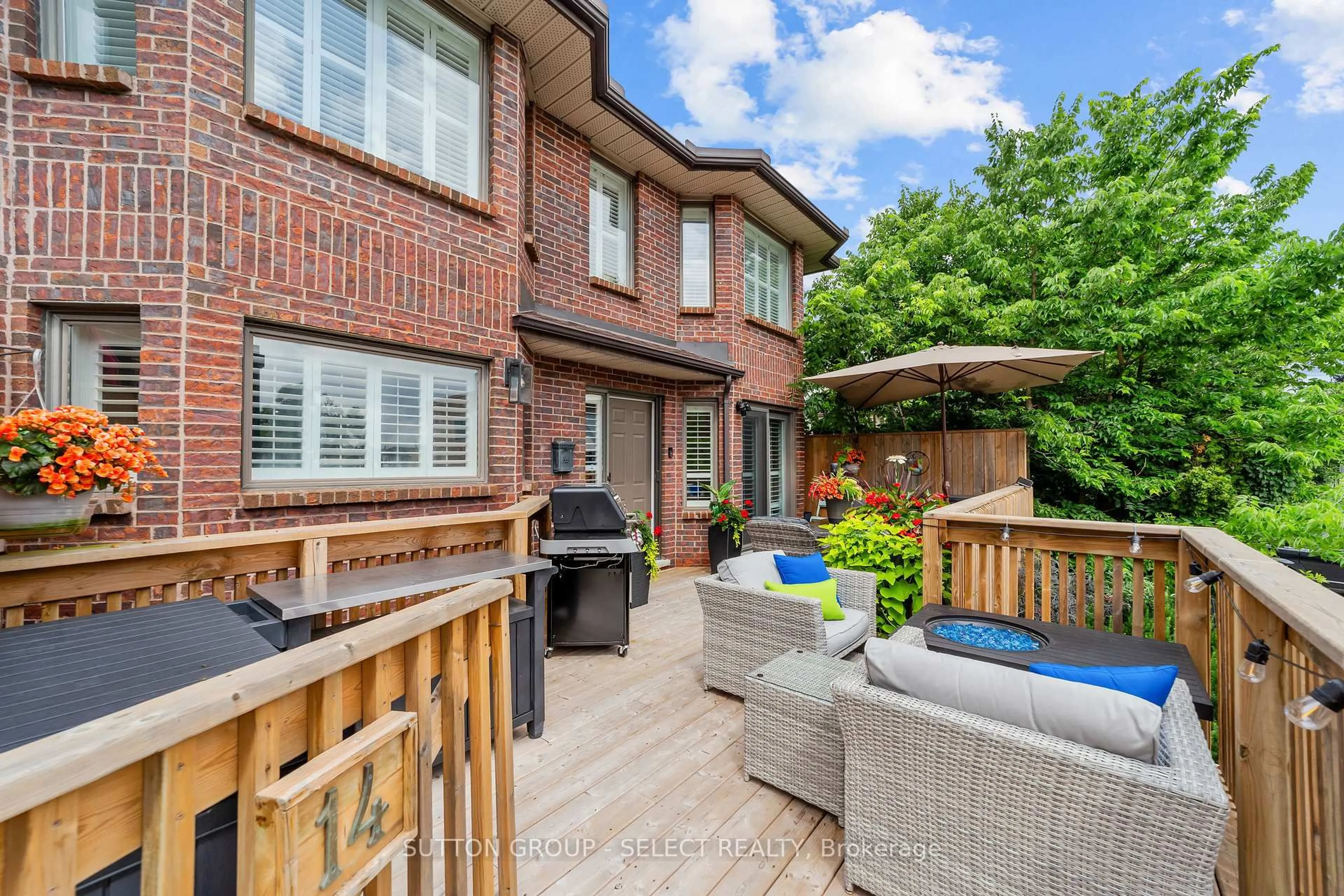 Patio, street for 152 Albert St #14, London East Ontario N6A 1M1