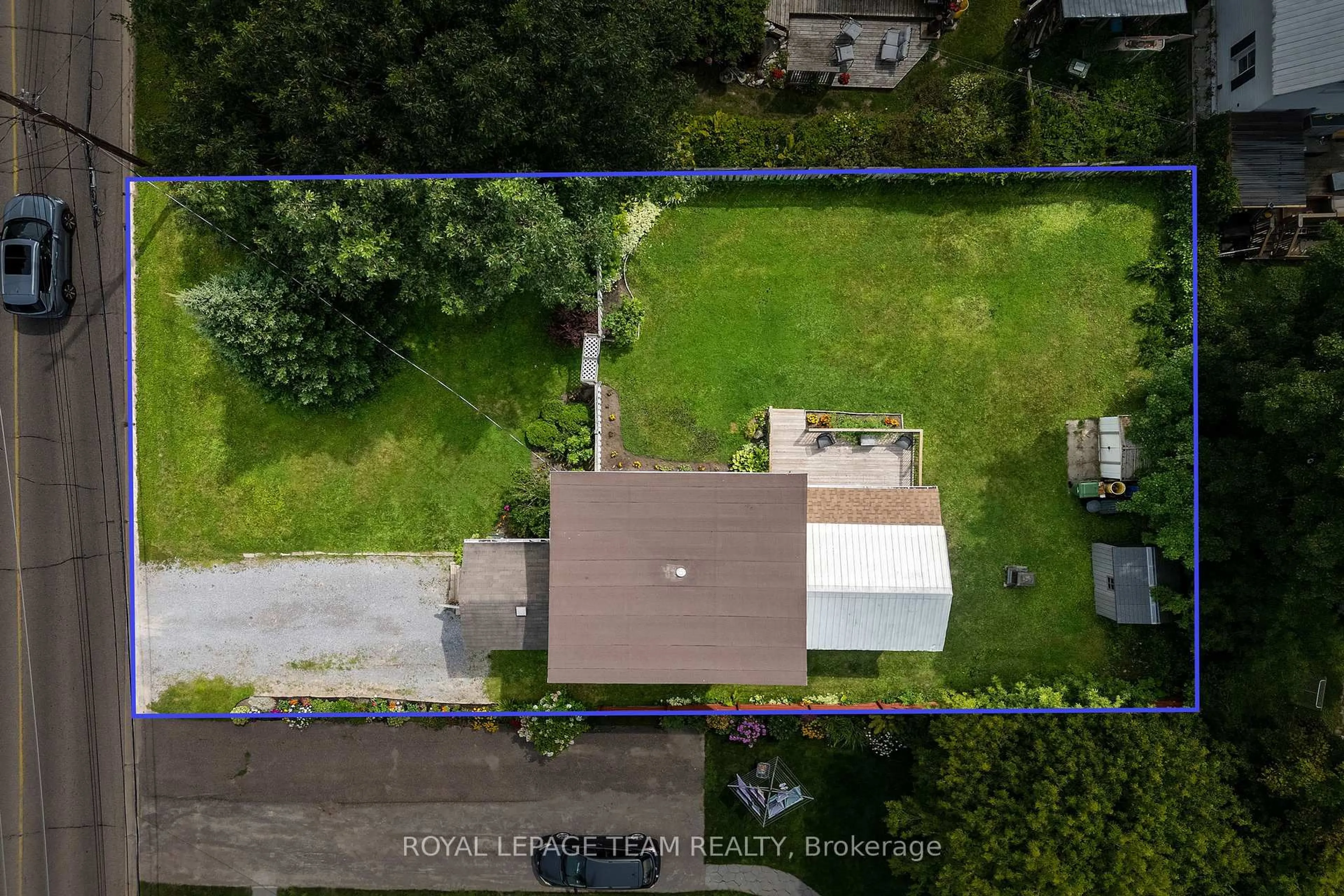A pic from outside/outdoor area/front of a property/back of a property/a pic from drone, street for 544 MACKAY St, Pembroke Ontario K8A 1E6