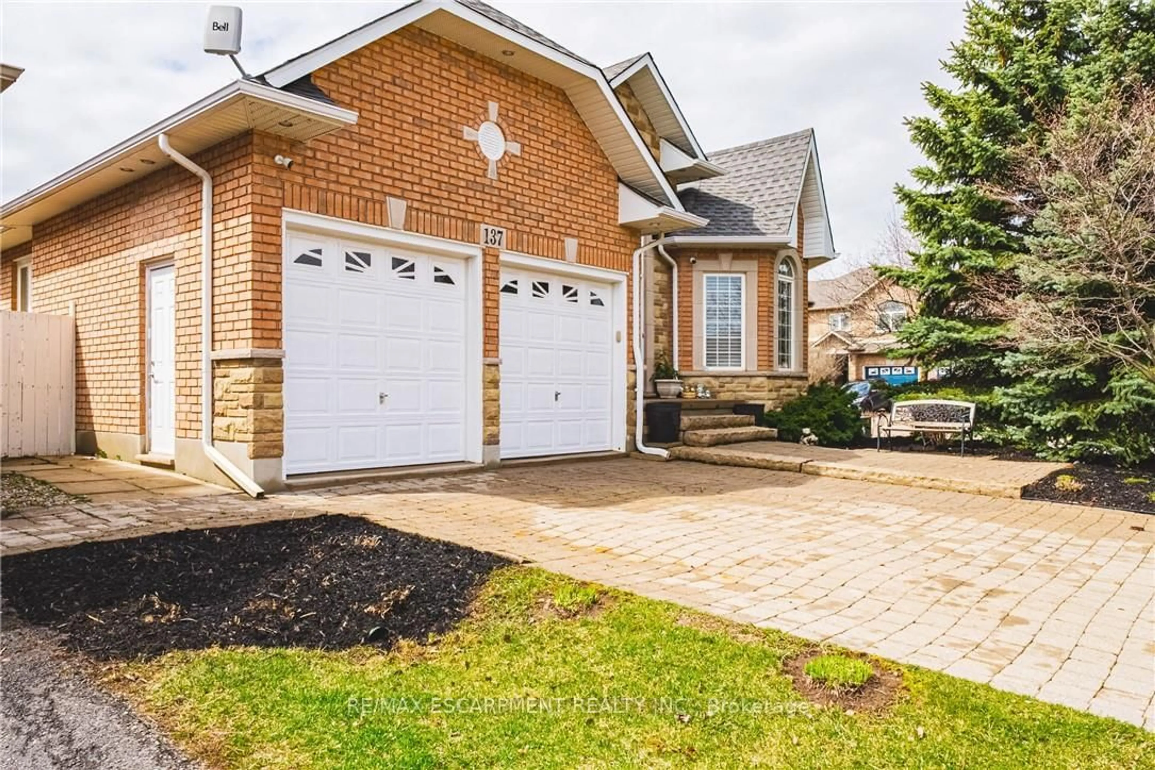 Home with brick exterior material, street for 137 PINEHILL Dr, Hamilton Ontario L0R 1P0