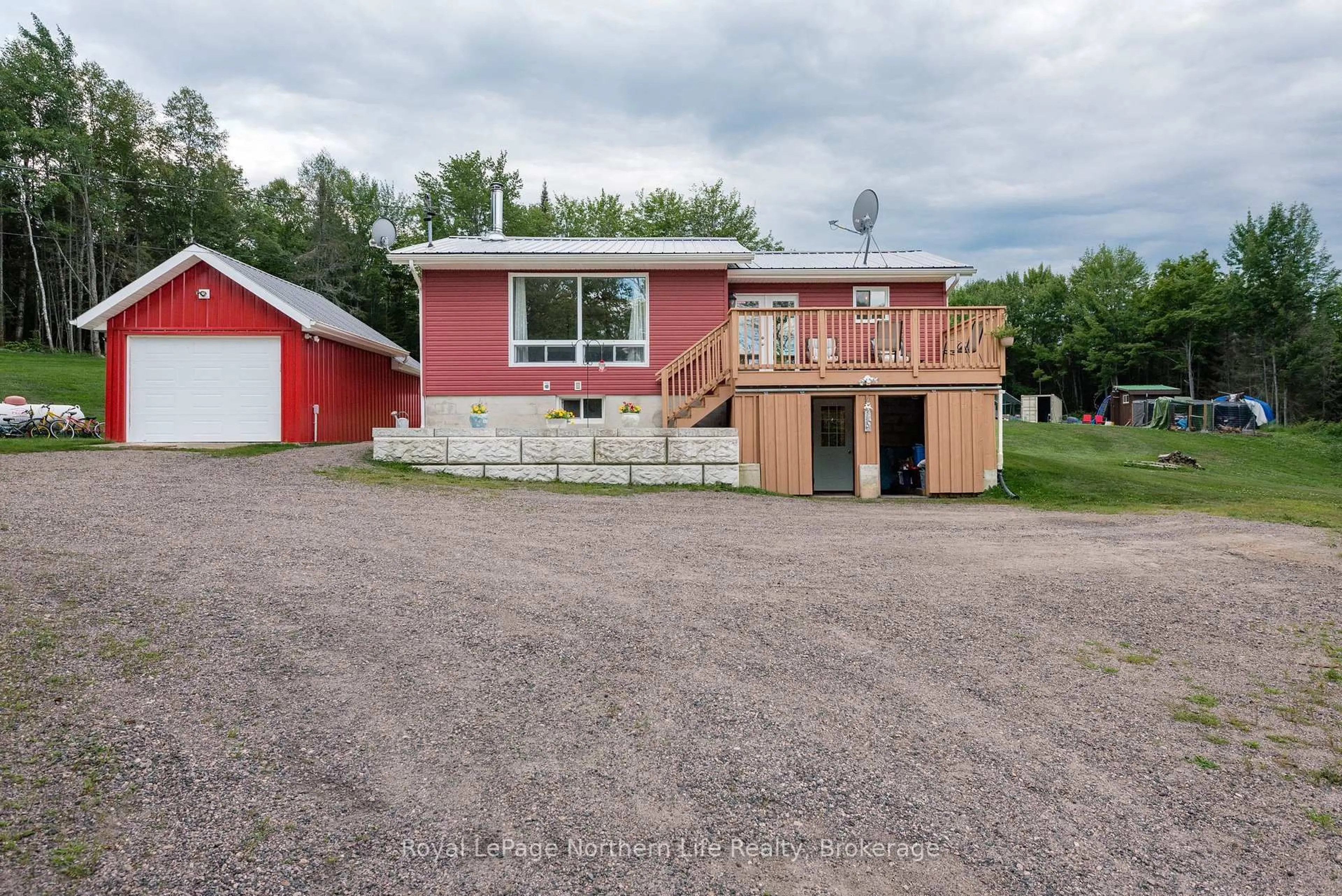 A pic from outside/outdoor area/front of a property/back of a property/a pic from drone, building for 1343 Golf Course Rd, Chisholm Ontario P0H 1Z0