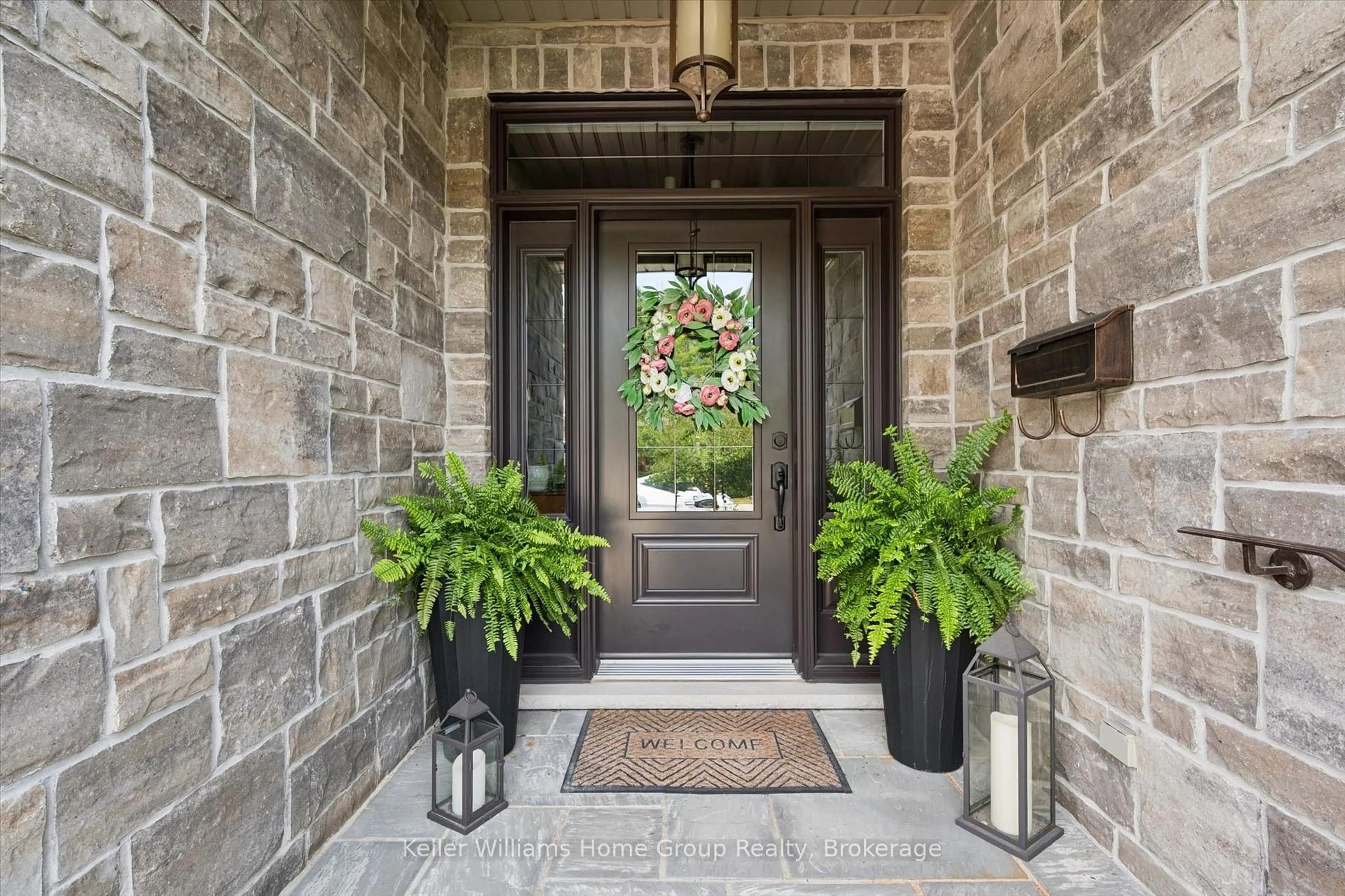 Indoor entryway for 75 Woodside Rd, Guelph Ontario N1G 2H1