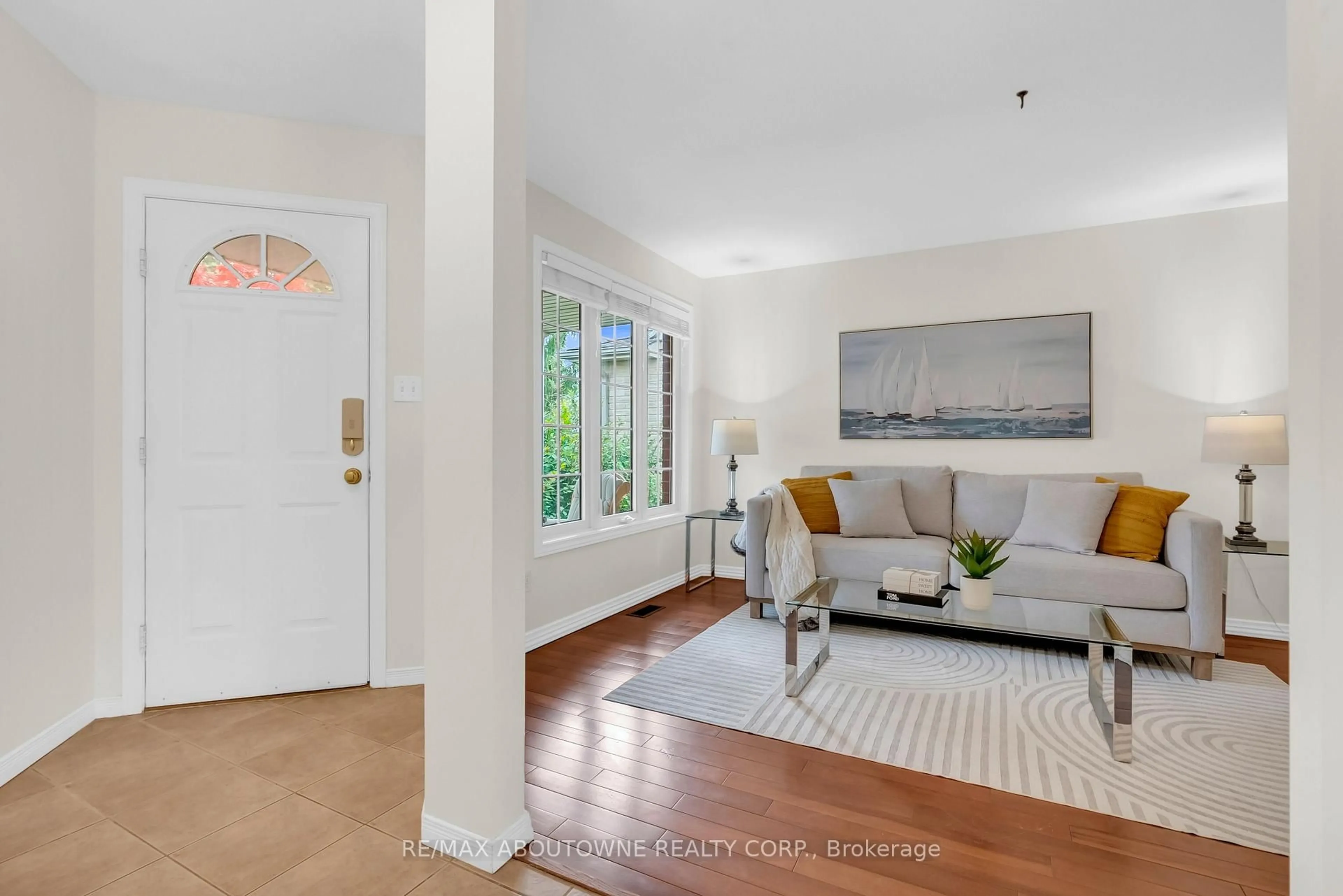 Indoor entryway for 32 Jenson Blvd, Guelph Ontario N1L 1L1